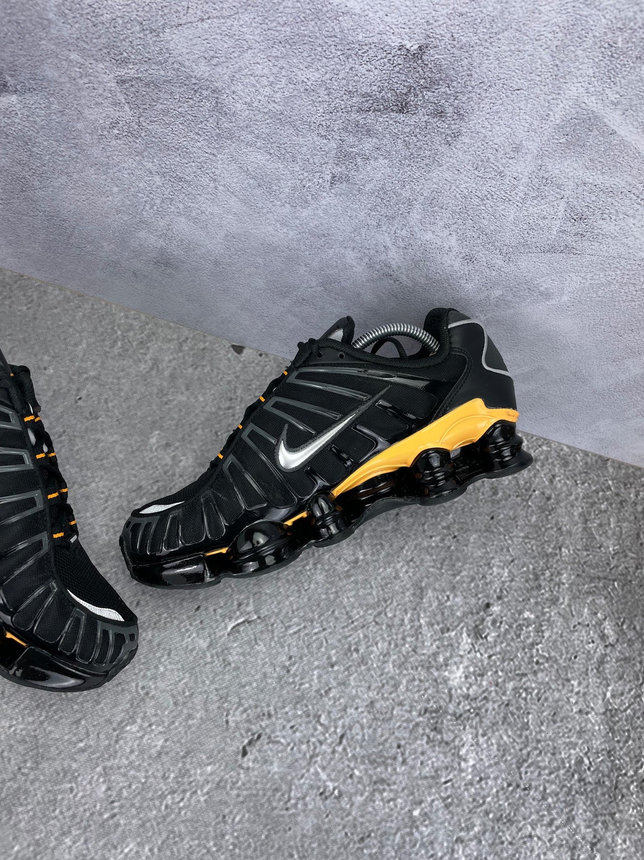 Nike Shox TL IF7119-001 - buty sportowe, wewnętrzny panel prawego buta