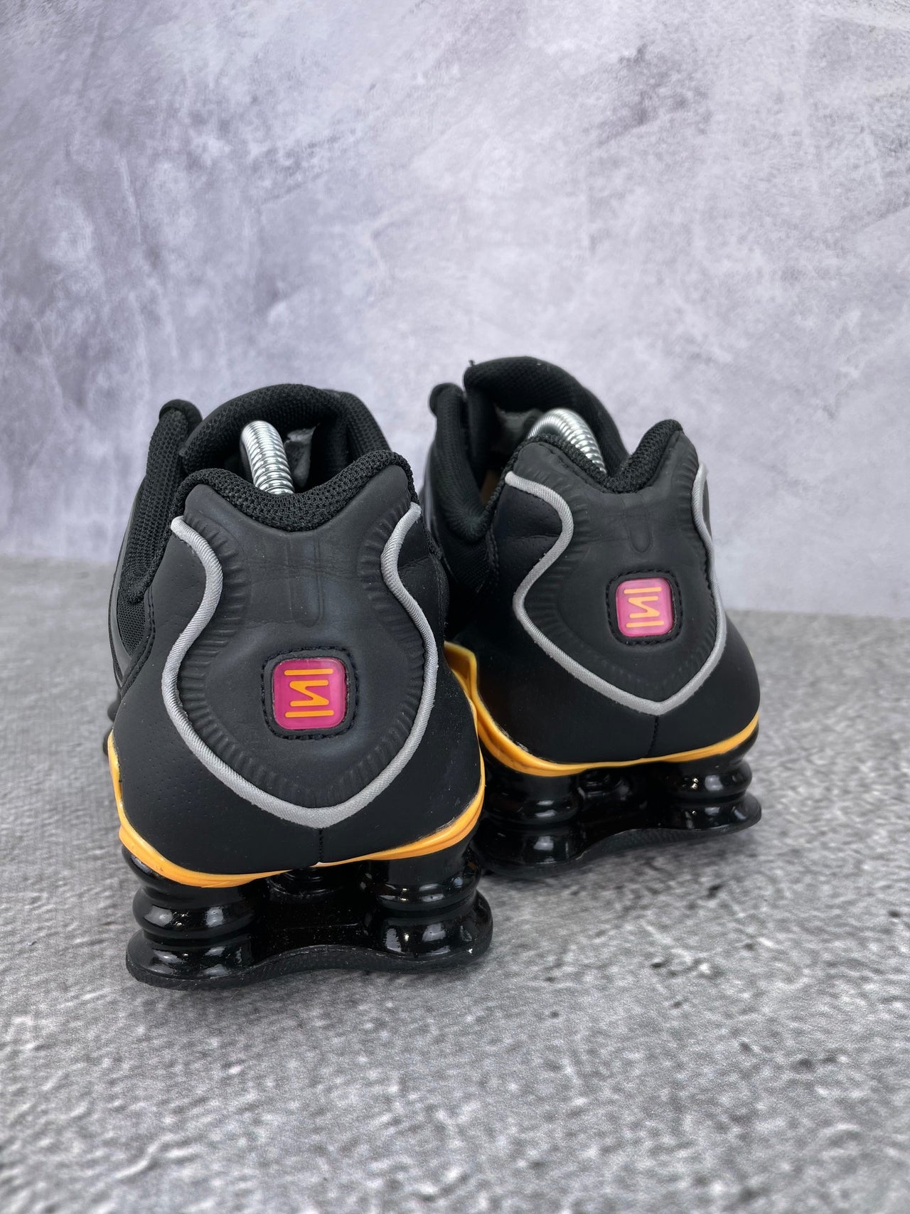 Nike Shox TL IF7119-001 - buty sportowe, widok z tyłu