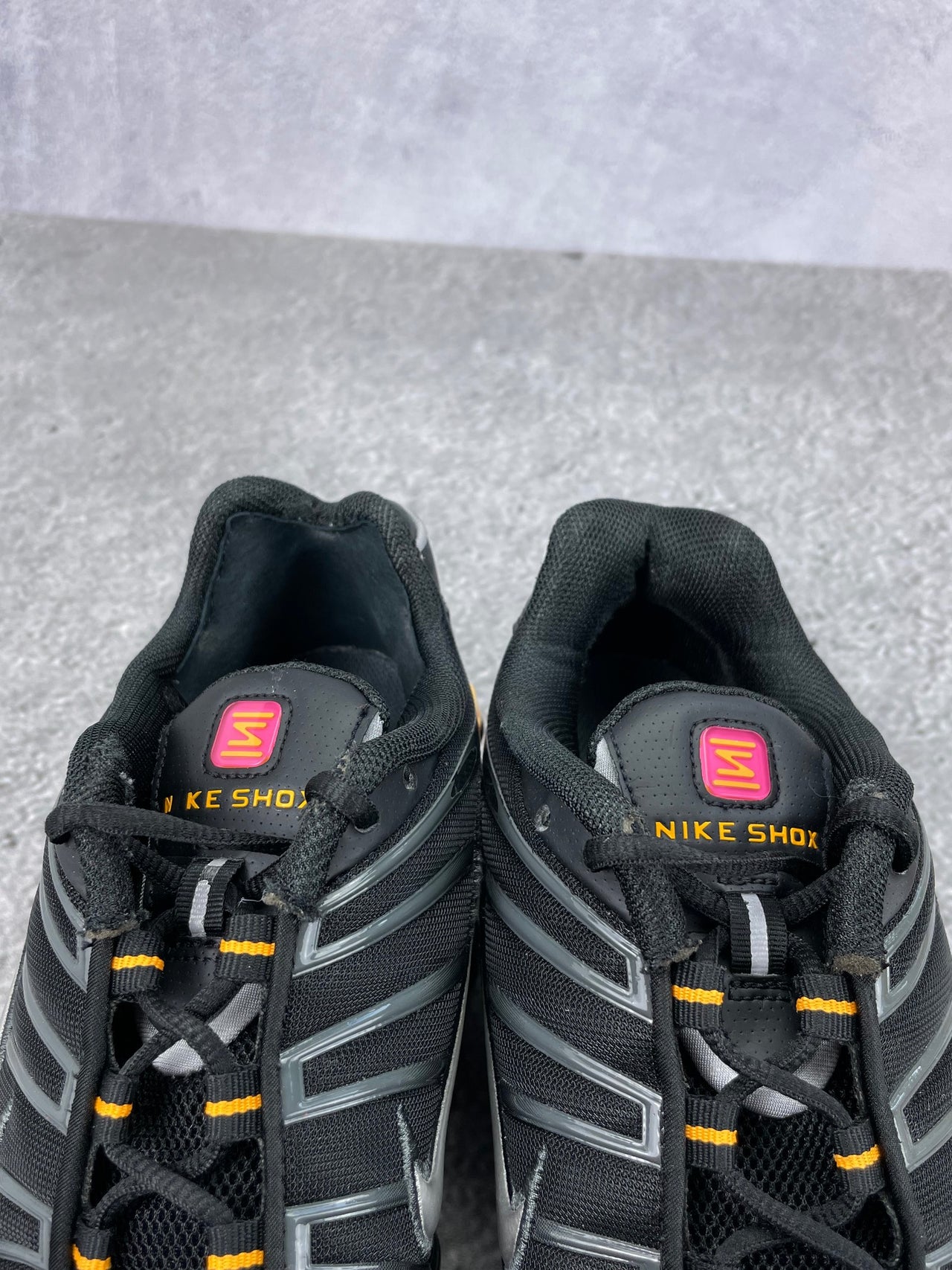 Nike Shox TL IF7119-001 - buty sportowe, zapiętki butów