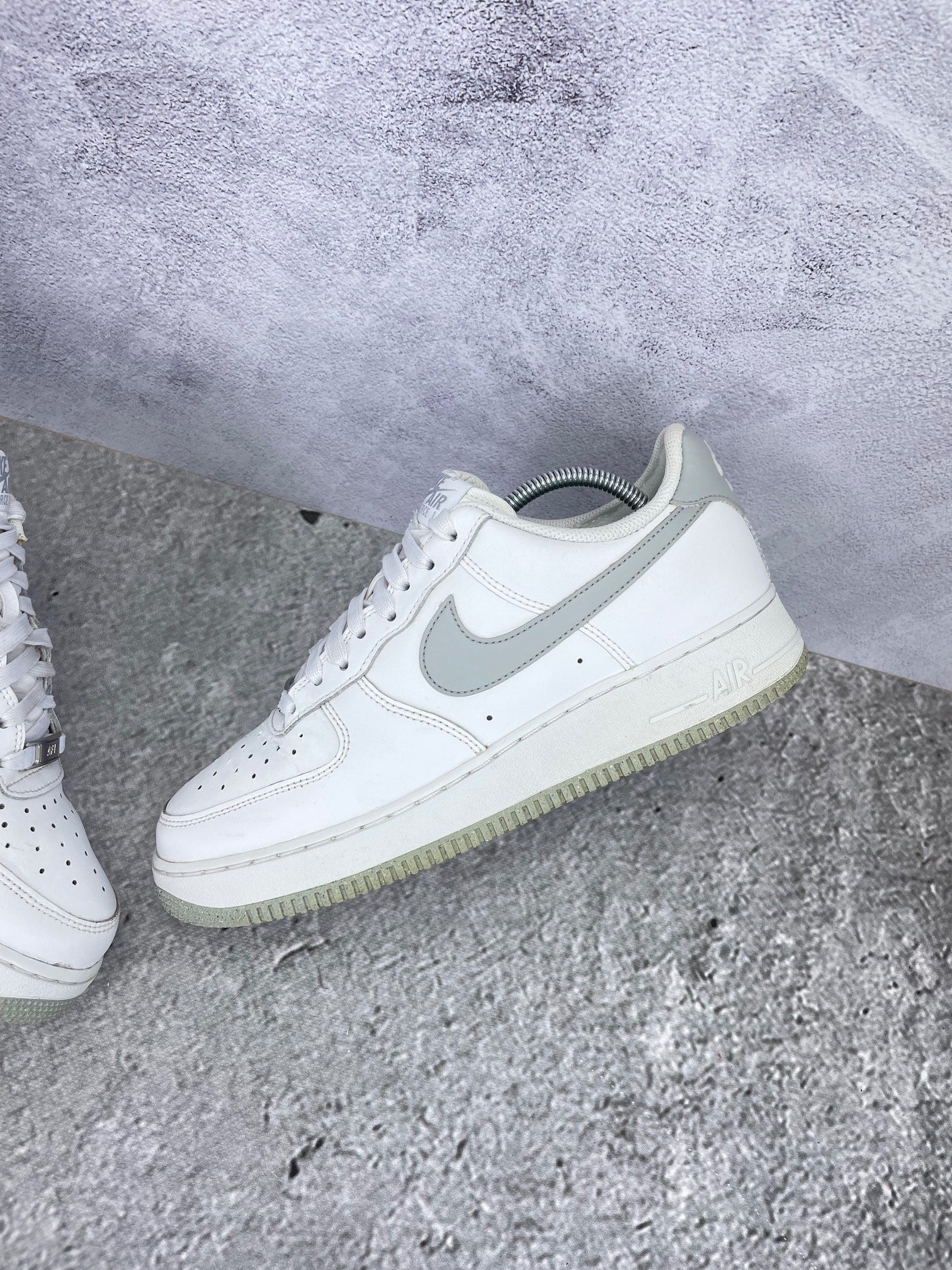 Nike Air Force 1 Low Light Smoke Grey - buty sportowe, widok z góry na wewnętrzną stronę butów