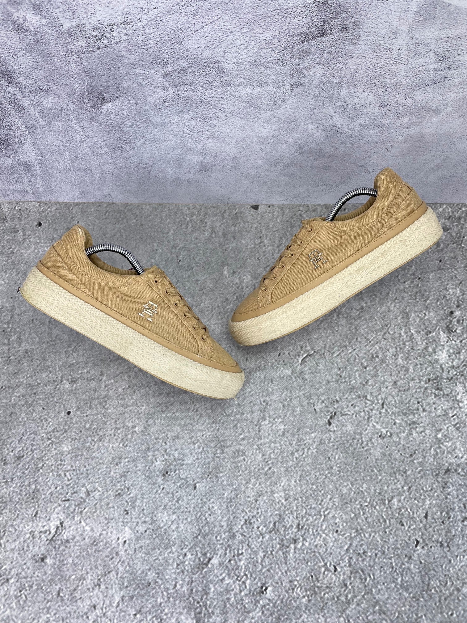 Tommy Hilfiger Vulc Linnen FW0FW07673 - buty sportowe, widok z góry na zewnętrzną stronę butów