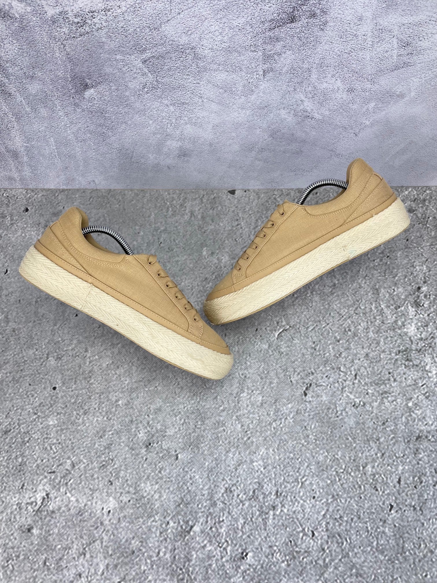 Tommy Hilfiger Vulc Linnen FW0FW07673 - buty sportowe, zewnętrzny panel prawego buta
