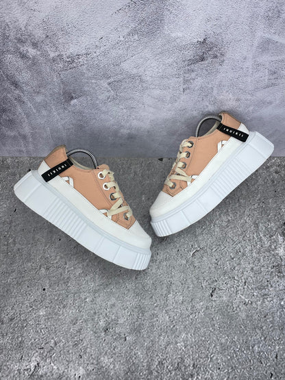 Inuikii Matilda Canvas Low 30102-024-707 - buty sportowe, widok z góry na zewnętrzną stronę butów