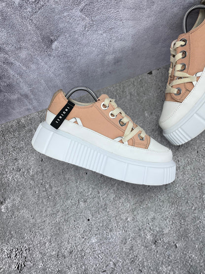 Inuikii Matilda Canvas Low 30102-024-707 - buty sportowe, zewnętrzny panel lewego buta