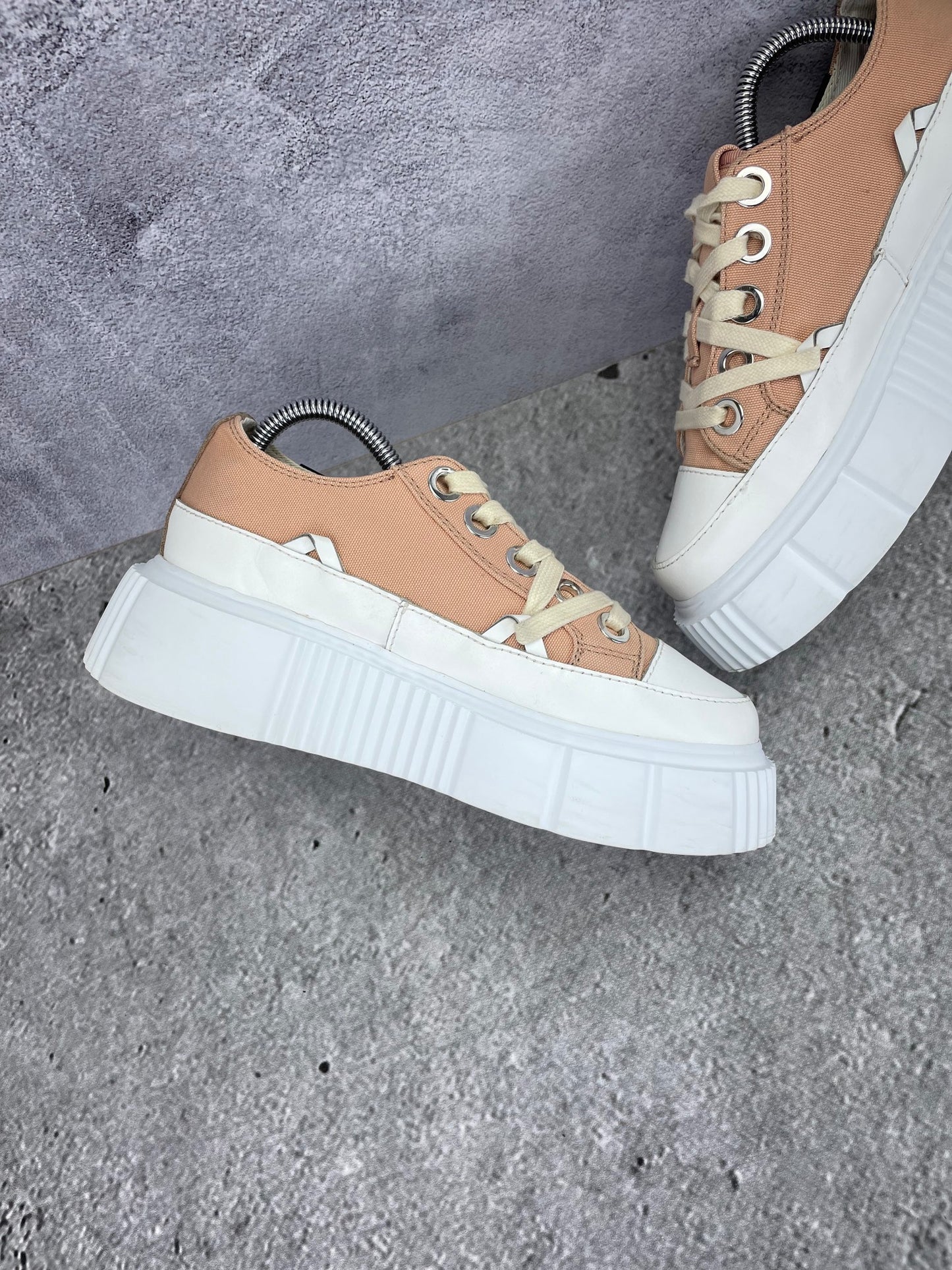 Inuikii Matilda Canvas Low 30102-024-707 - buty sportowe, wewnętrzny panel lewego buta