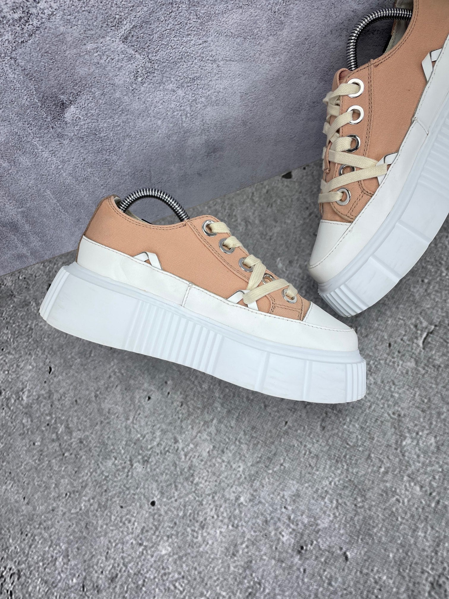 Inuikii Matilda Canvas Low 30102-024-707 - buty sportowe, wewnętrzny panel lewego buta