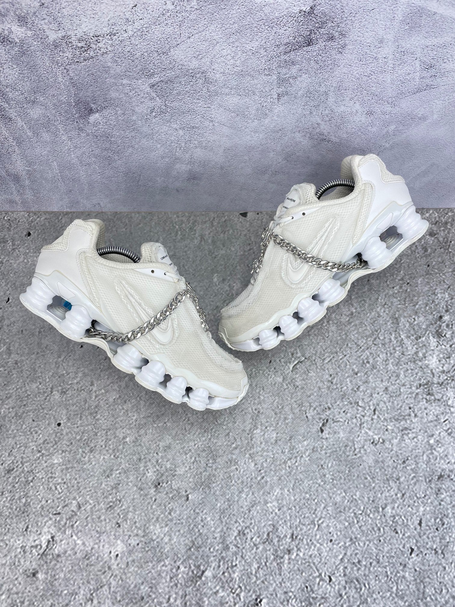 Nike Shox TL / CDG Triple White - buty sportowe, widok z góry na zewnętrzną stronę butów