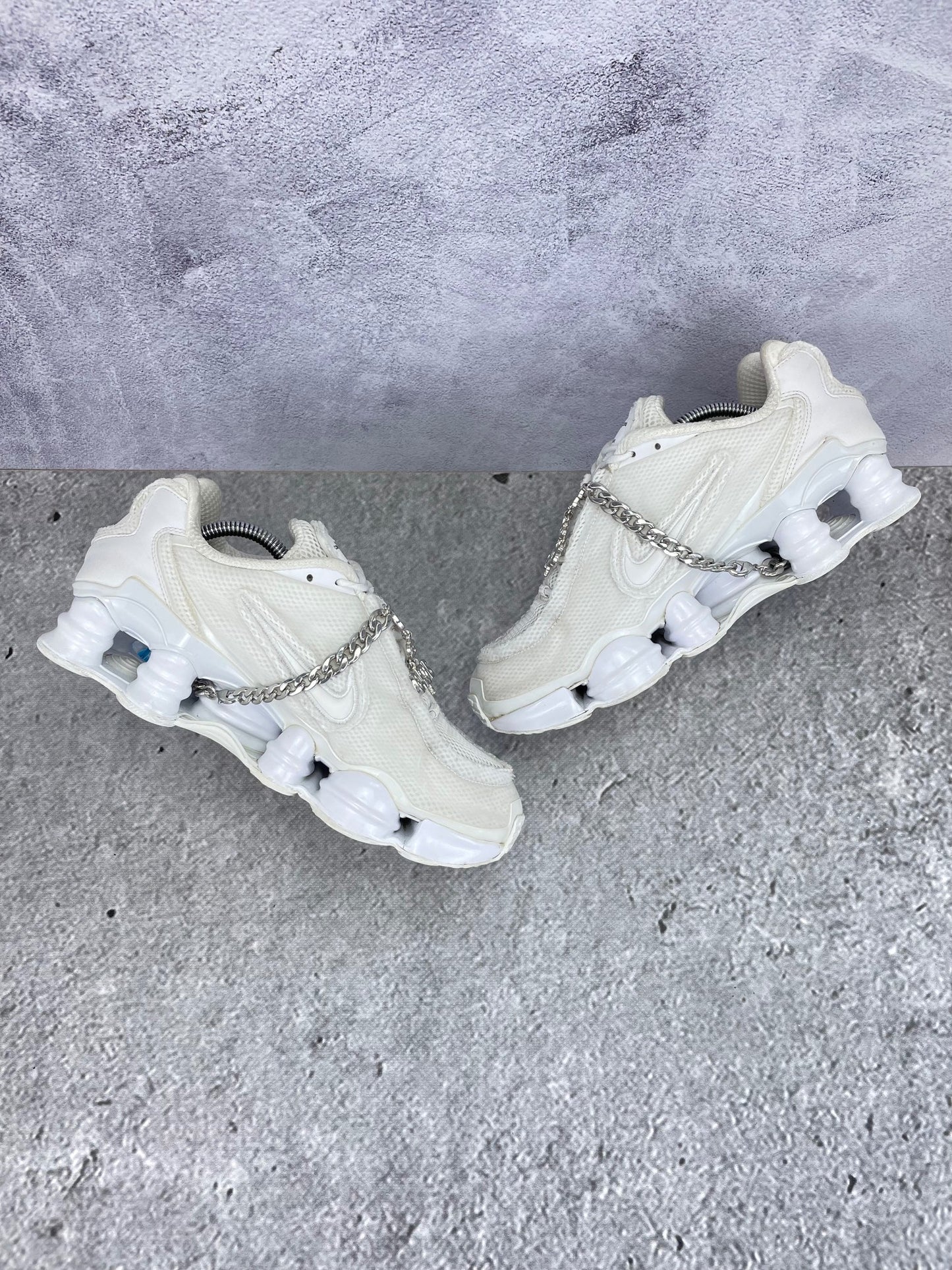 Nike Shox TL / CDG Triple White - buty sportowe, zewnętrzny panel prawego buta
