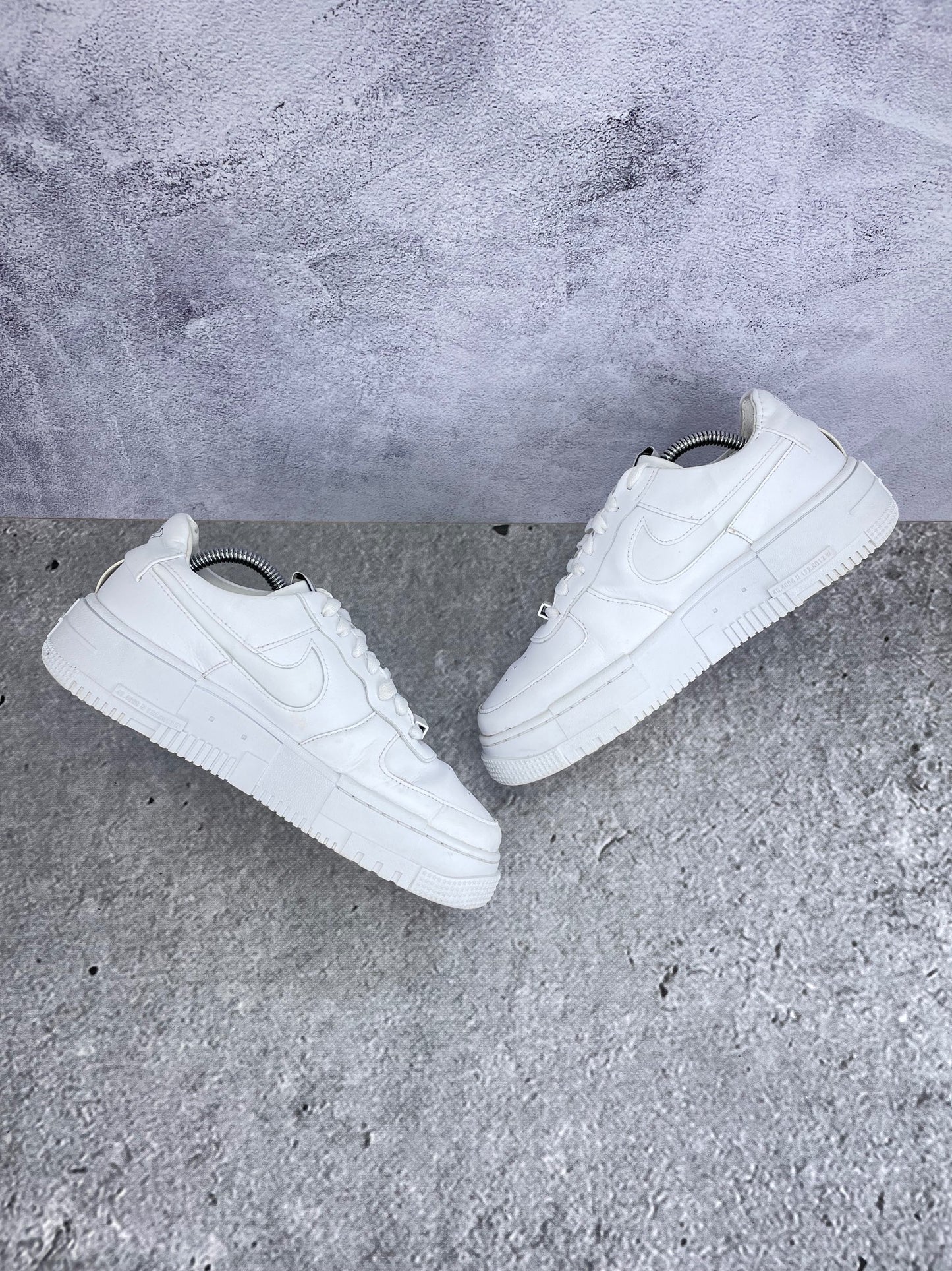 Nike Air Force 1 Pixel CK6649-100 - buty sportowe, zewnętrzny panel prawego buta