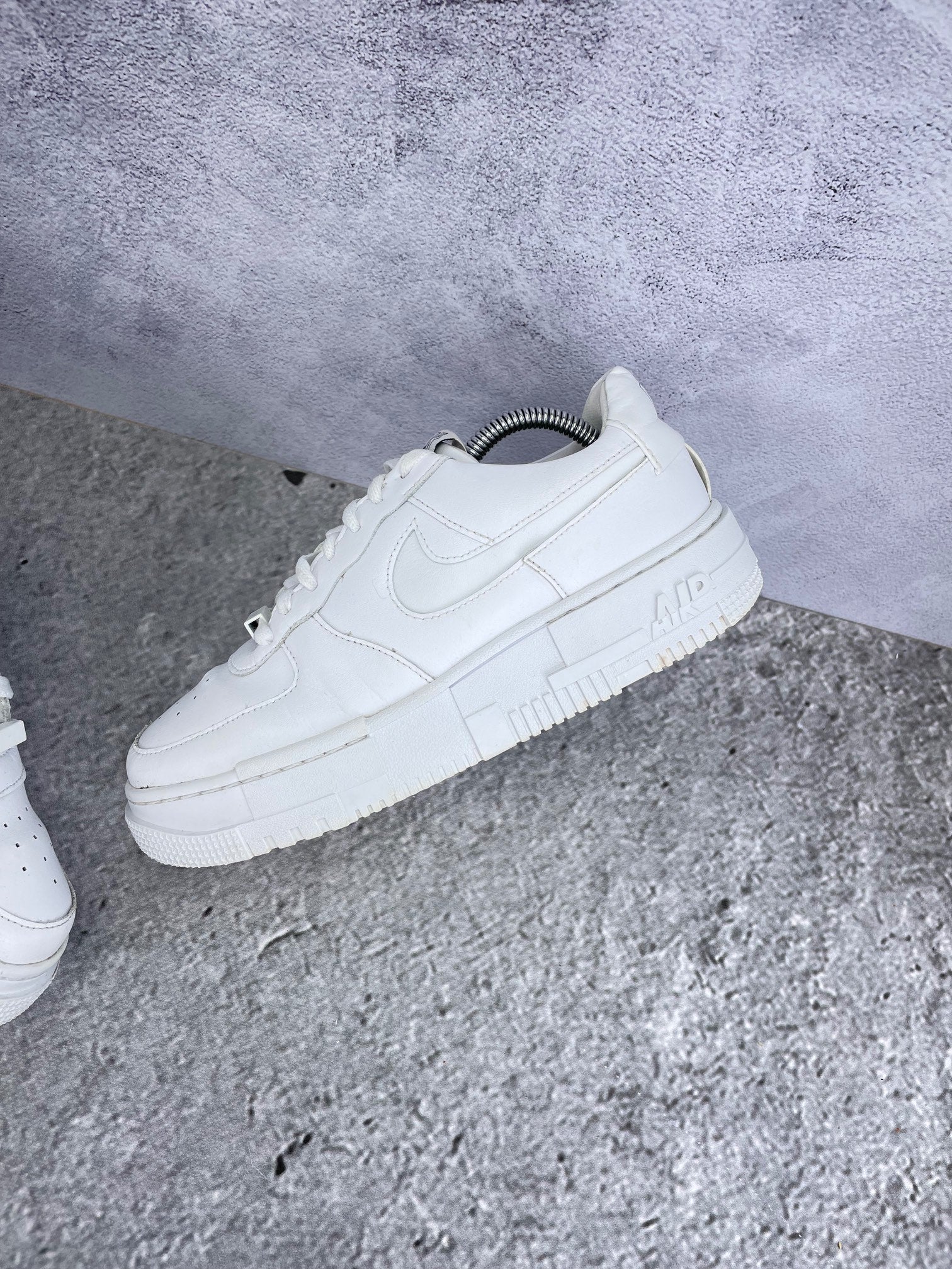 Nike Air Force 1 Pixel CK6649-100 - buty sportowe, widok z góry na wewnętrzną stronę butów