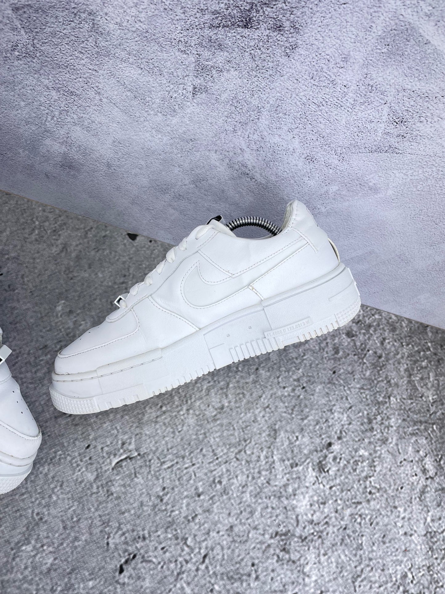 Nike Air Force 1 Pixel CK6649-100 - buty sportowe, wewnętrzny panel lewego buta