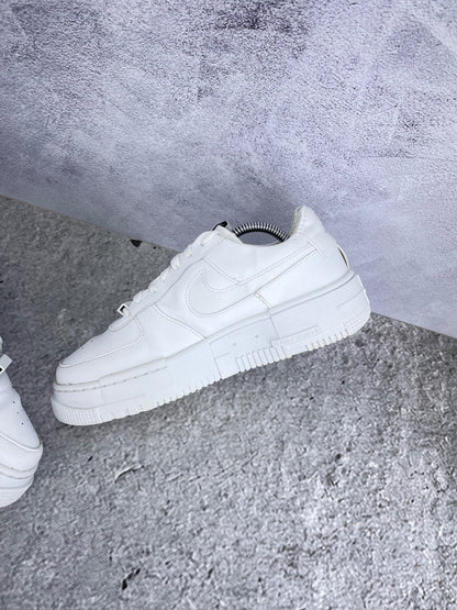 Nike Air Force 1 Pixel CK6649-100 - buty sportowe, wewnętrzny panel lewego buta