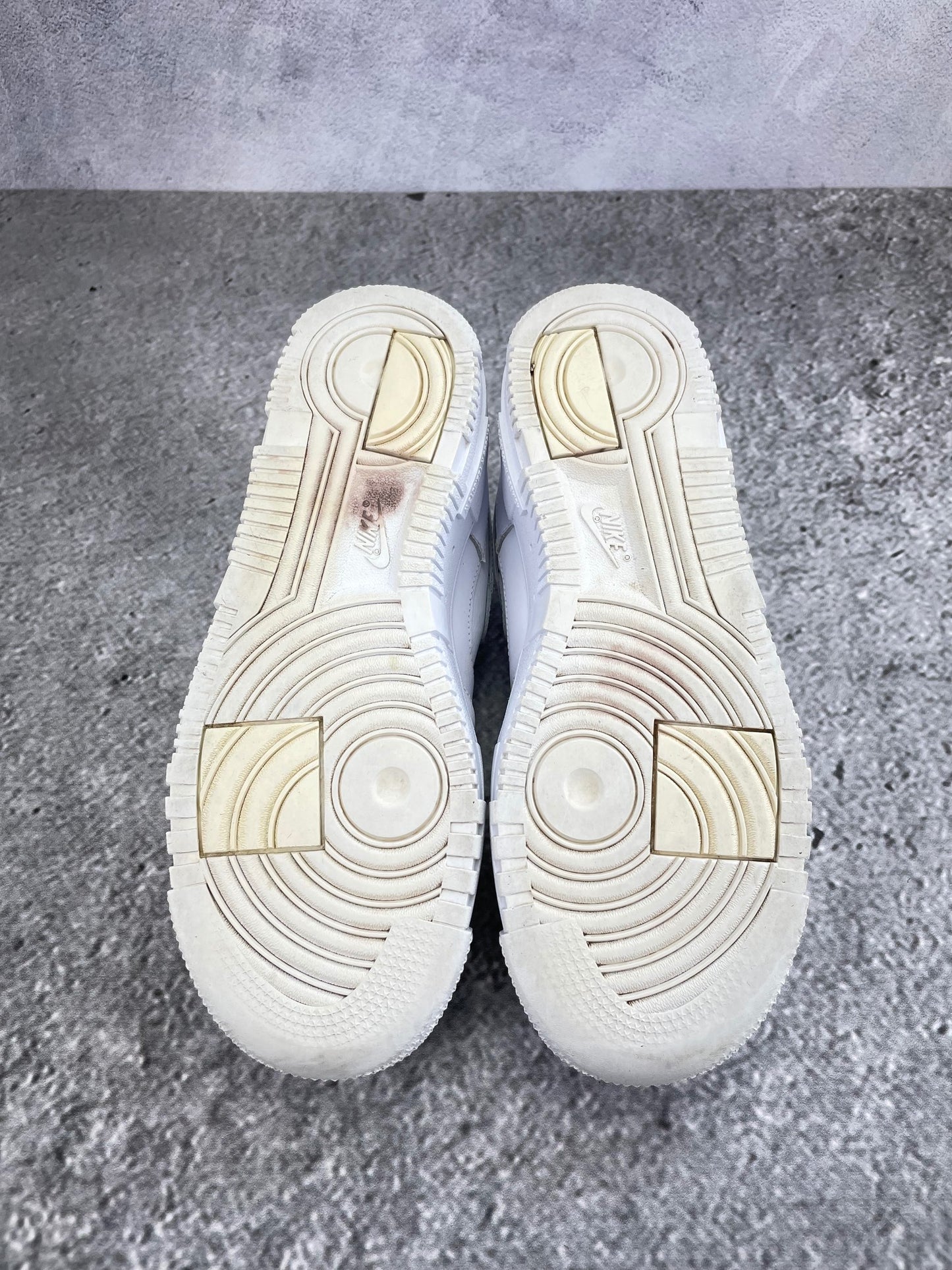 Nike Air Force 1 Pixel CK6649-100 - buty sportowe, podeszwa
