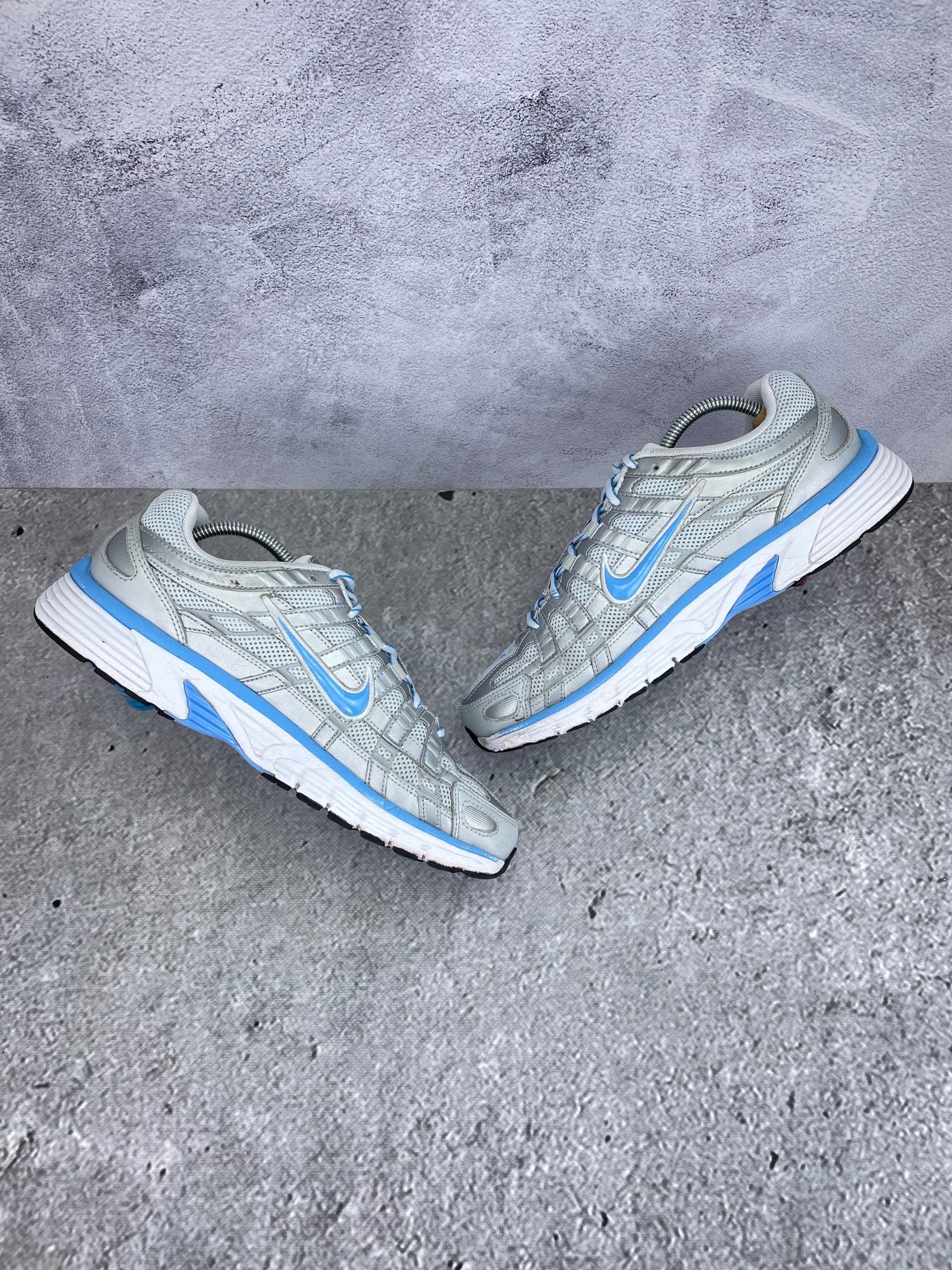 Nike P-6000 CD6404-025 - buty sportowe, zewnętrzny panel prawego buta