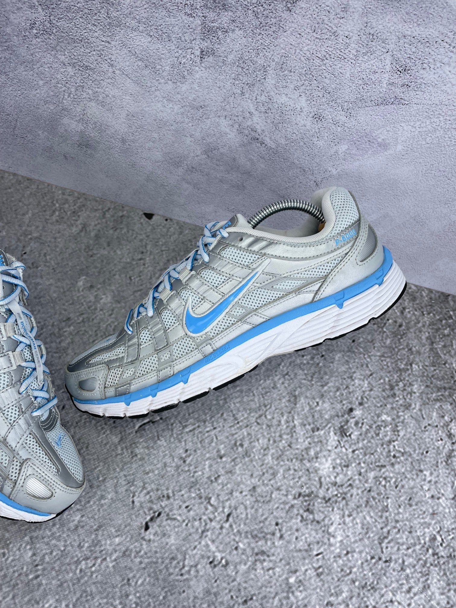 Nike P-6000 CD6404-025 - buty sportowe, widok z góry na wewnętrzną stronę butów