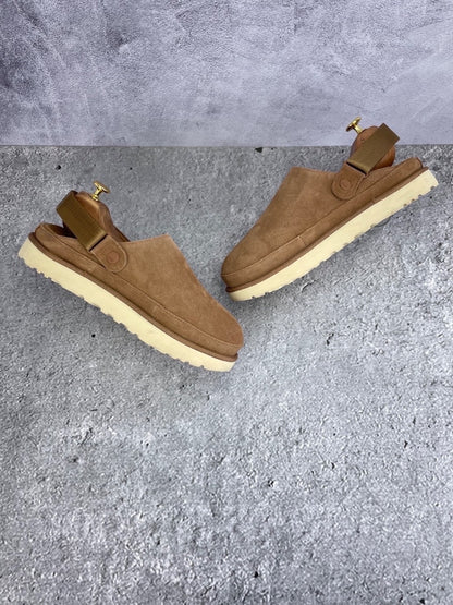 UGG Goldenstar Clog 1138252 - buty sportowe, zewnętrzny panel prawego buta