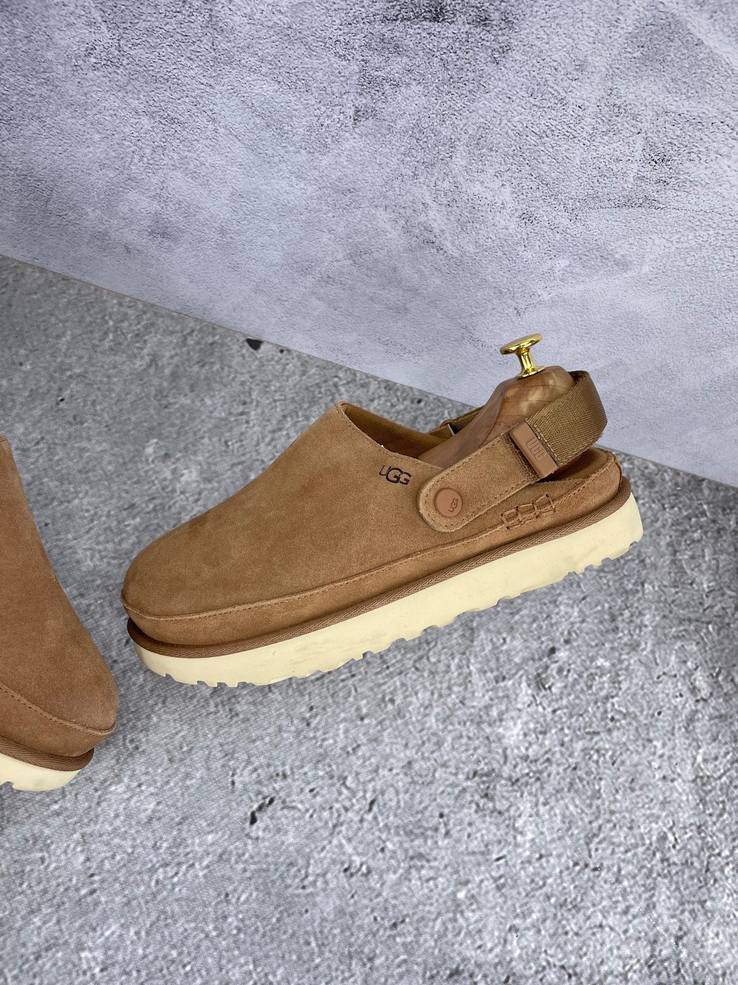 UGG Goldenstar Clog 1138252 - buty sportowe, widok z góry na wewnętrzną stronę butów