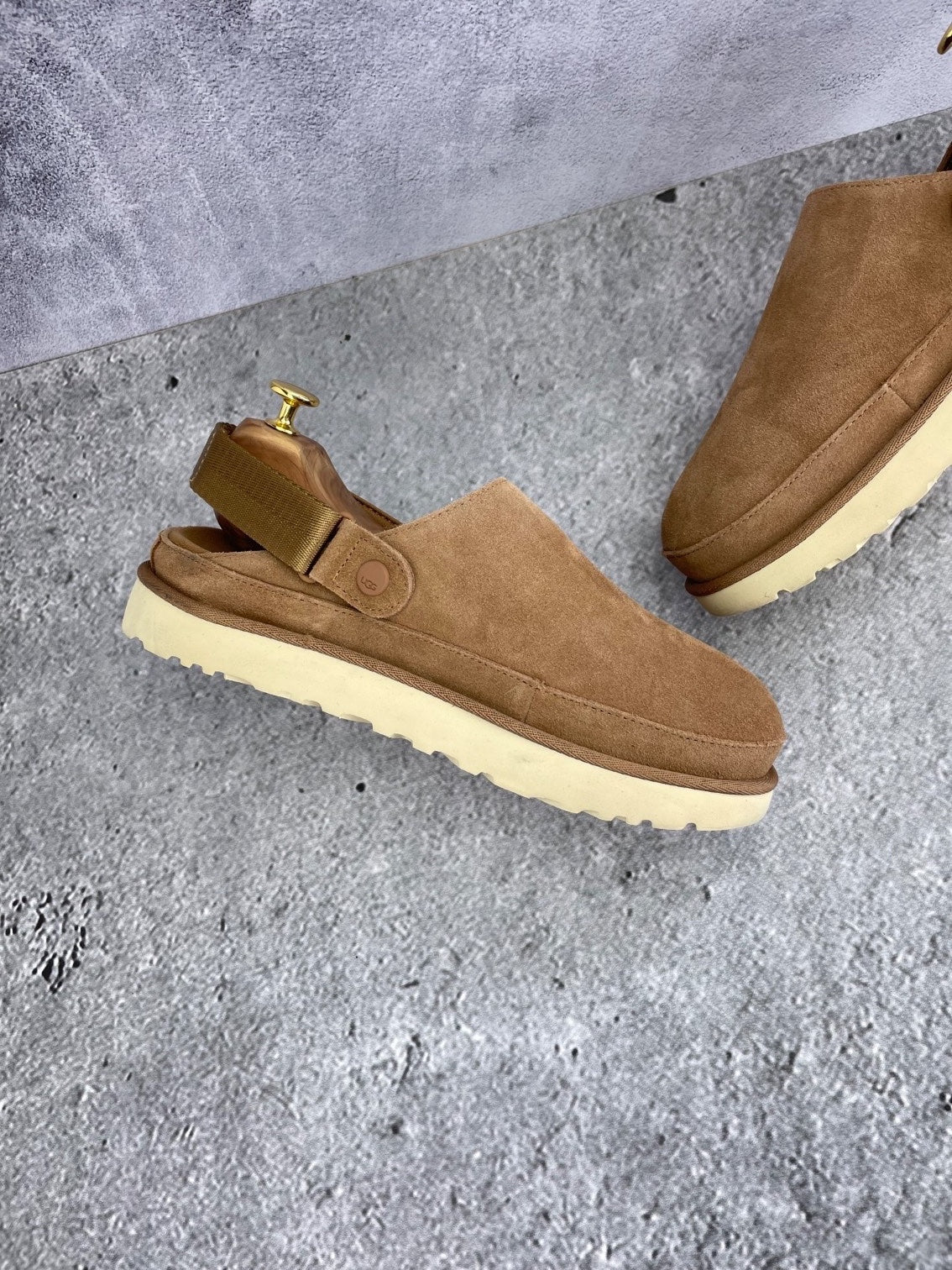 UGG Goldenstar Clog 1138252 - buty sportowe, wewnętrzny panel lewego buta