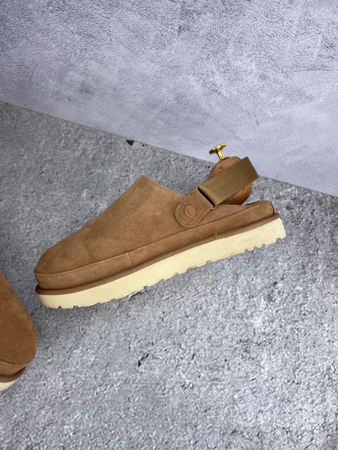 UGG Goldenstar Clog 1138252 - buty sportowe, wewnętrzny panel prawego buta