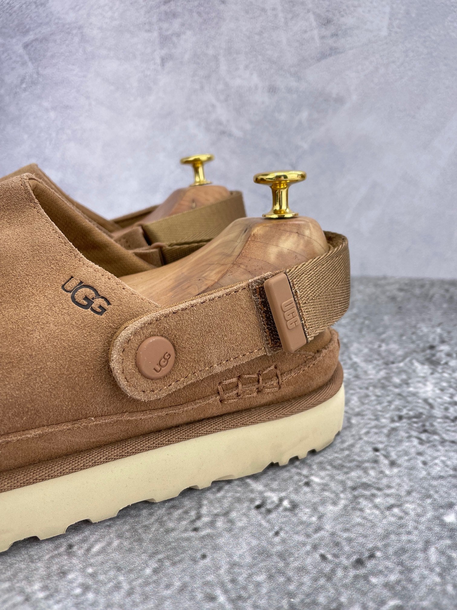 UGG Goldenstar Clog 1138252 - buty sportowe, opcjonalne zdjęcie 1