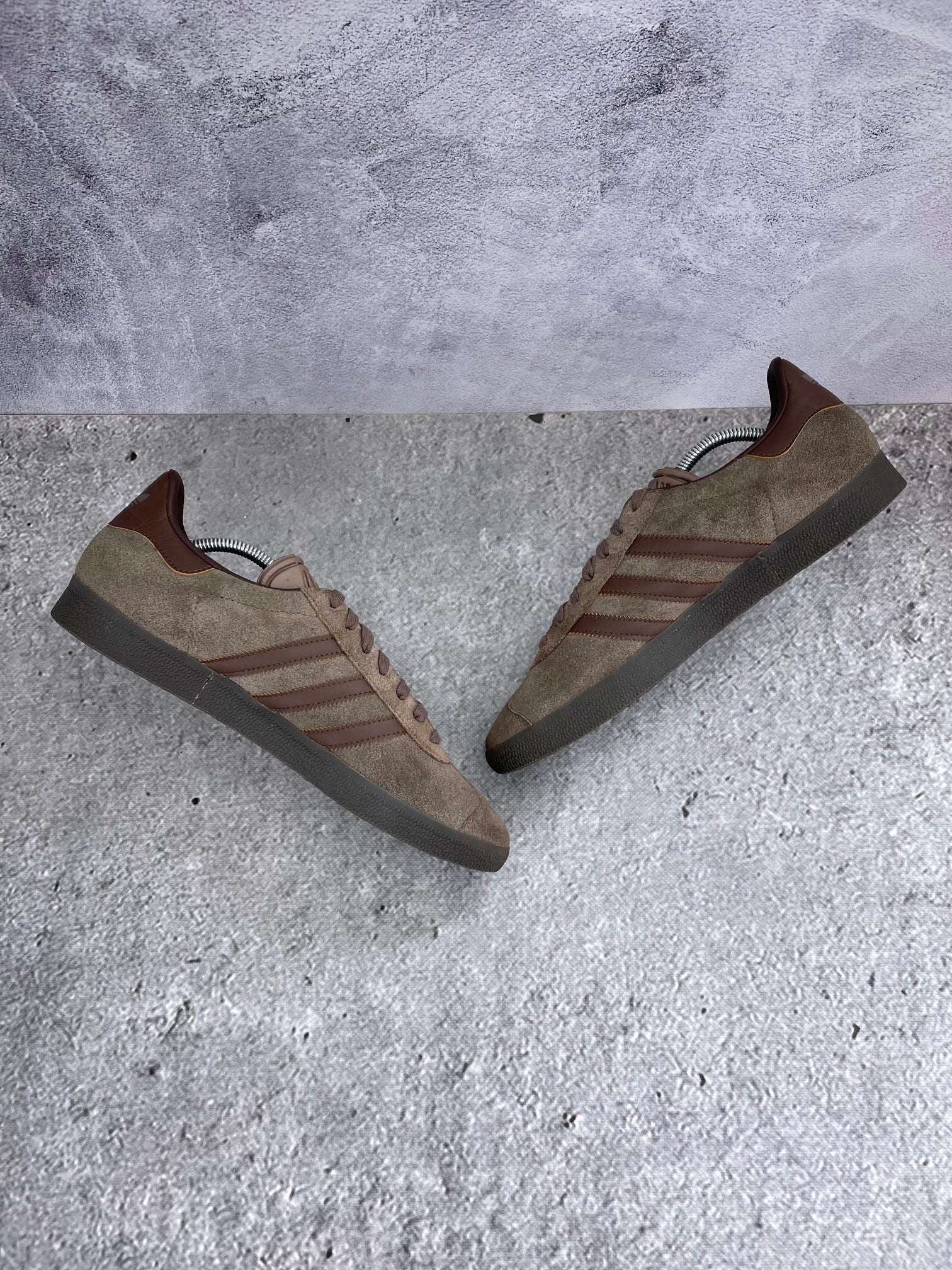 Adidas Gazelle Earth Strata - buty sportowe, zewnętrzny panel prawego buta