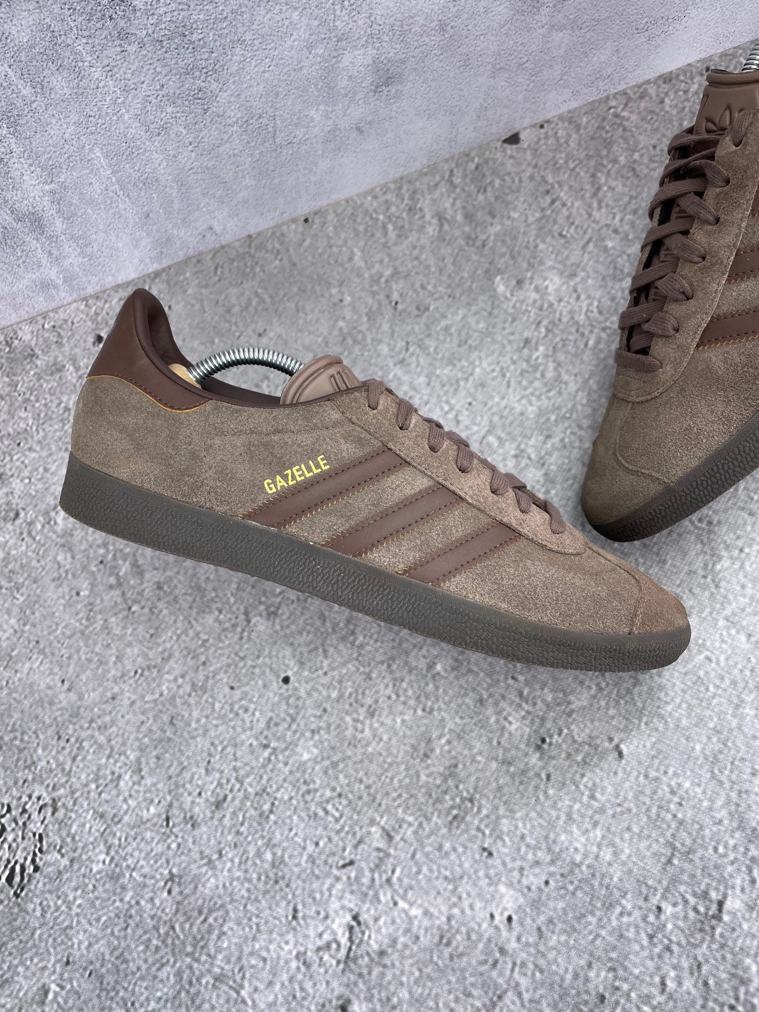 Adidas Gazelle Earth Strata - buty sportowe, zewnętrzny panel lewego buta