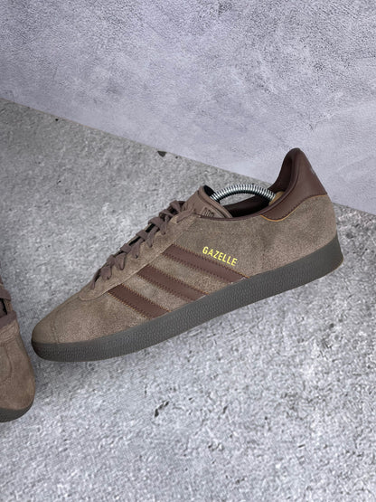 Adidas Gazelle Earth Strata - buty sportowe, widok z góry na wewnętrzną stronę butów
