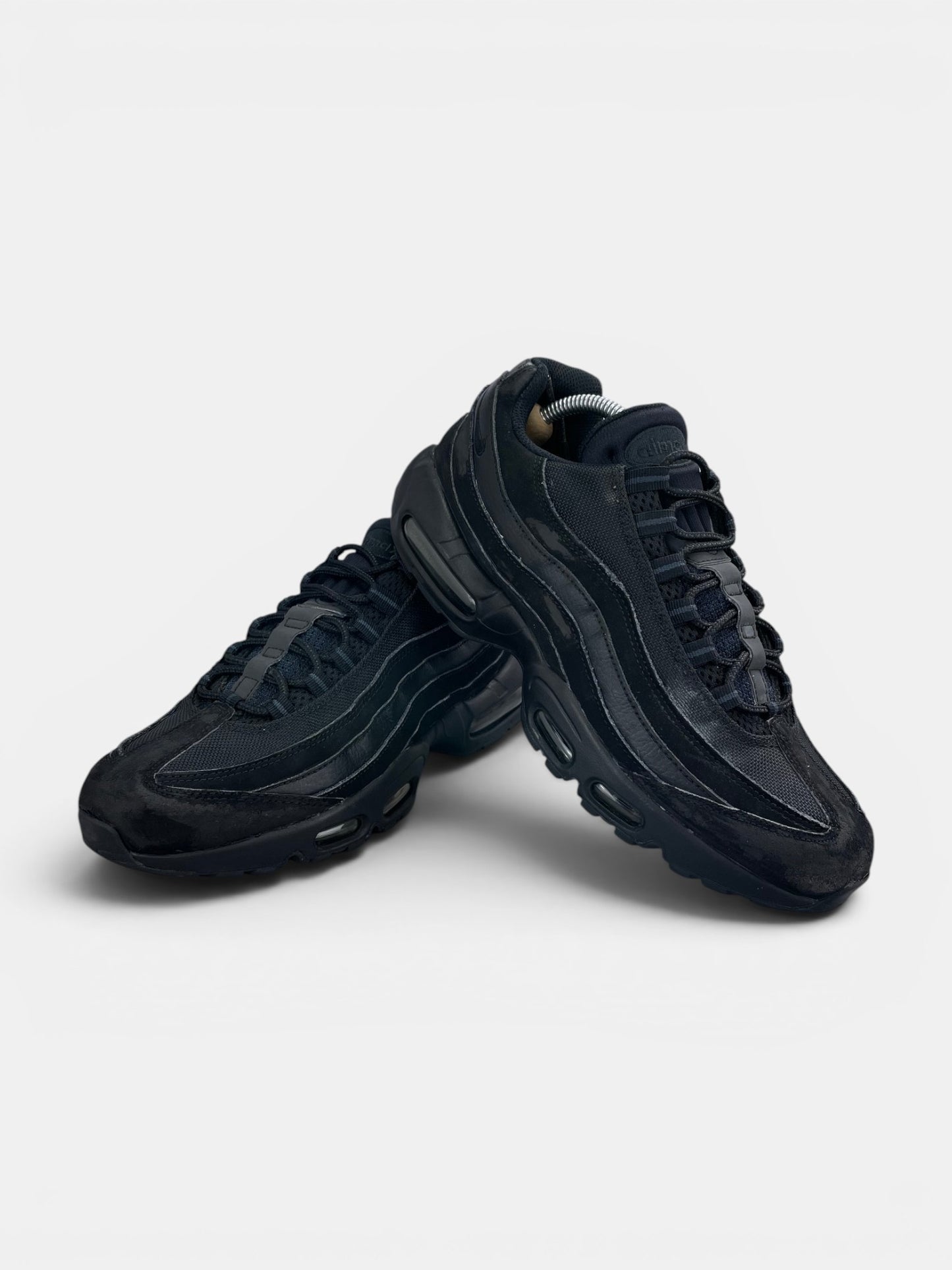 Nike Air Max 95 Triple Black - buty sportowe, boczny profil