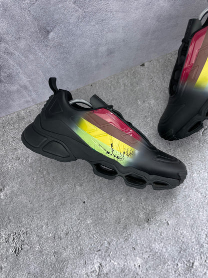 Prada Collision Cross 4E3595 - buty sportowe, zewnętrzny panel lewego buta