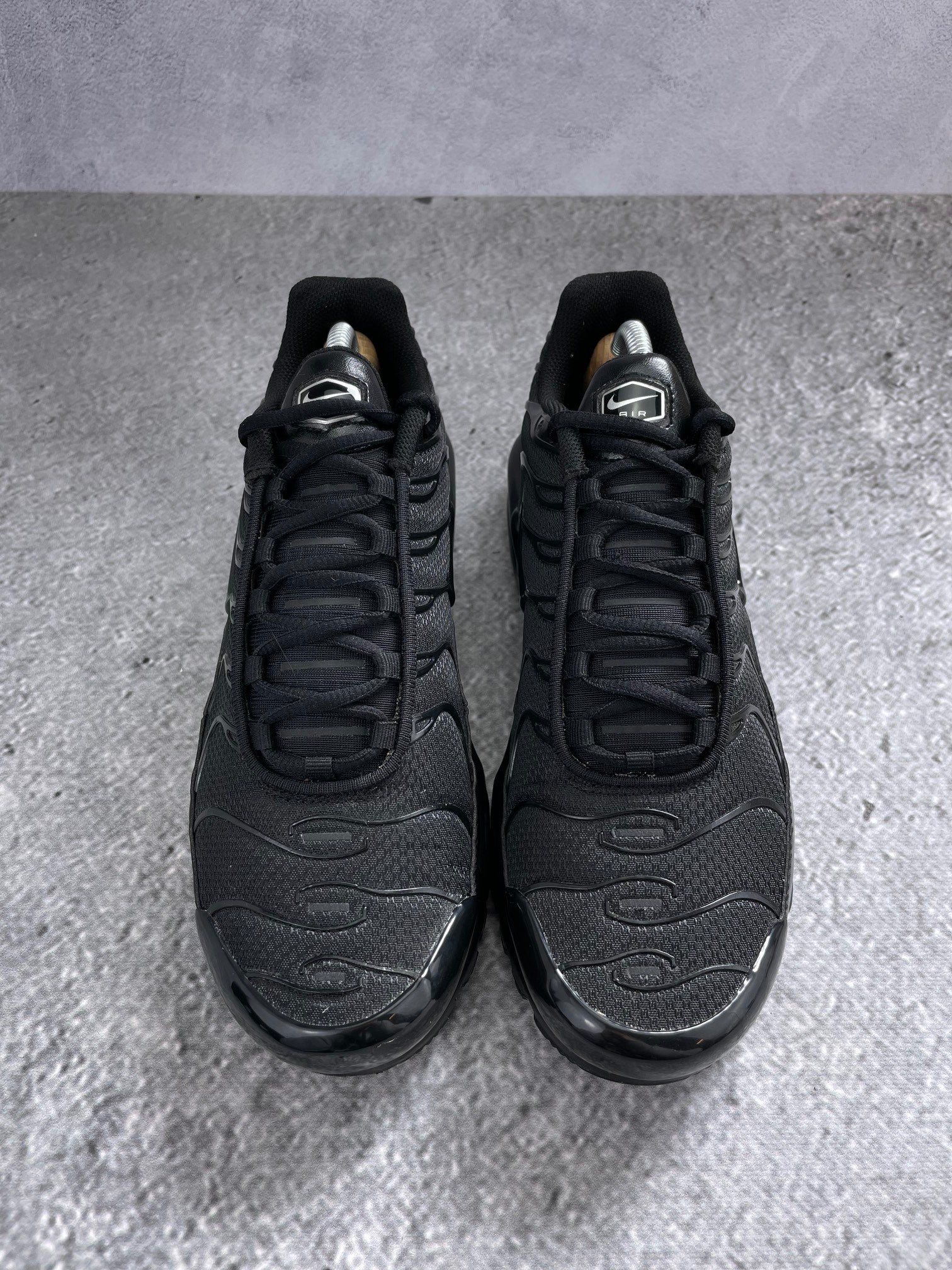 Nike Air Max Plus Triple Black - buty sportowe, widok z góry