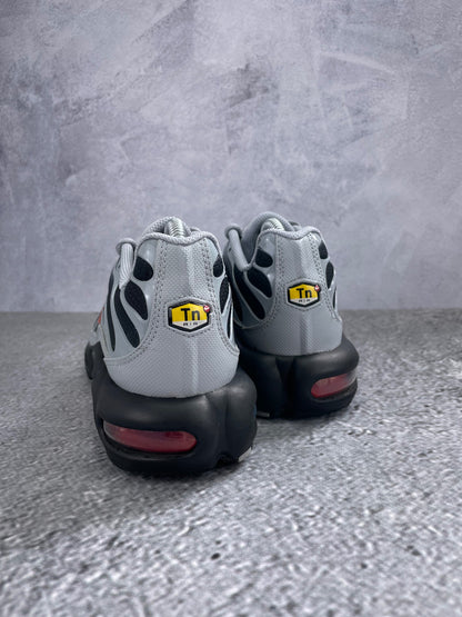 Nike Air Max Plus Wolf Grey Picante Red - buty sportowe, widok z tyłu