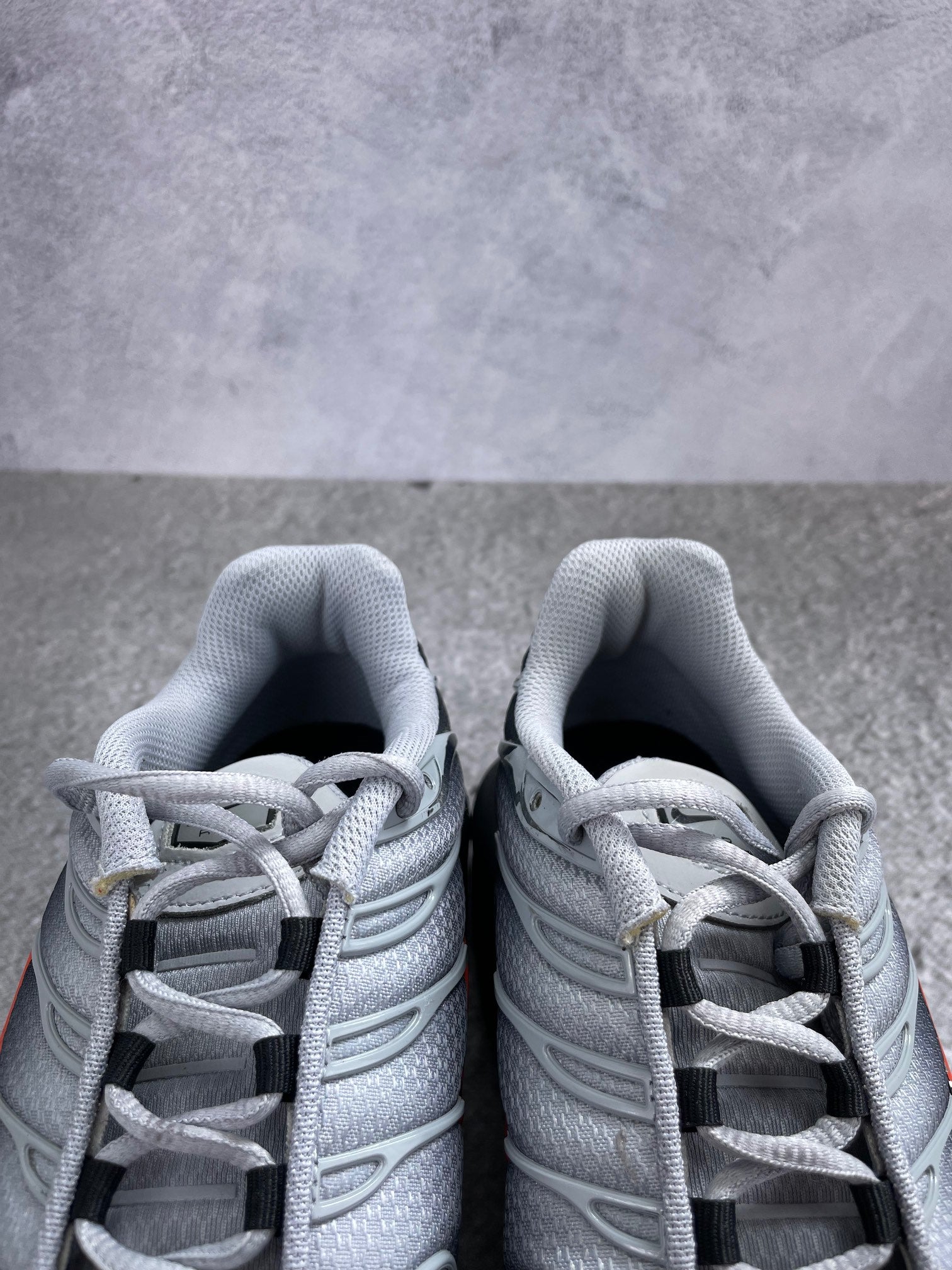 Nike Air Max Plus Wolf Grey Picante Red - buty sportowe, zapiętki butów