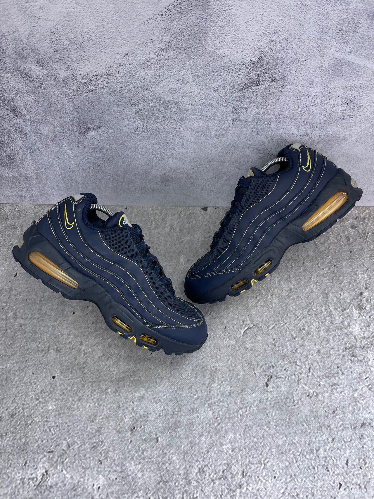 Nike Air Max 95 Michigan - buty sportowe, widok z góry na zewnętrzną stronę butów