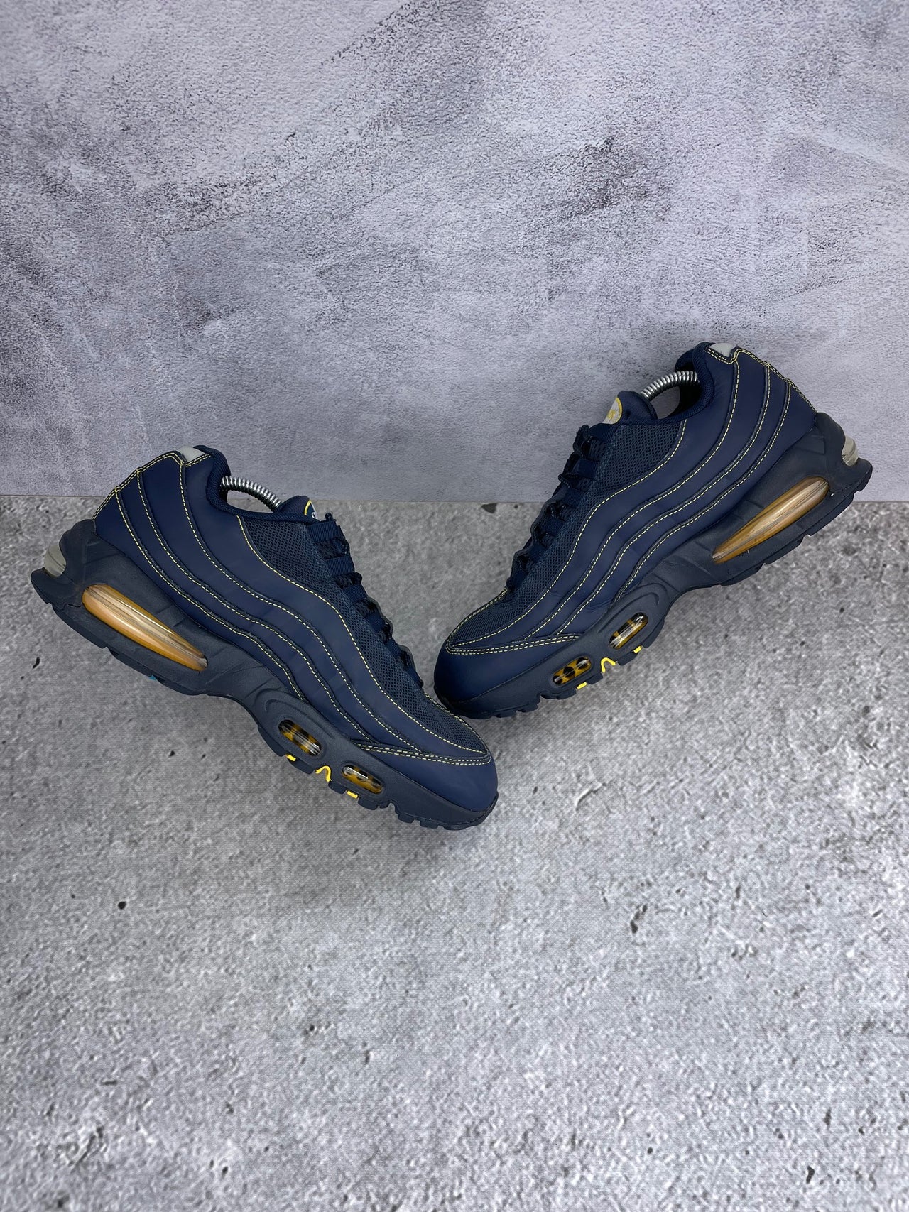 Nike Air Max 95 Michigan - buty sportowe, zewnętrzny panel prawego buta
