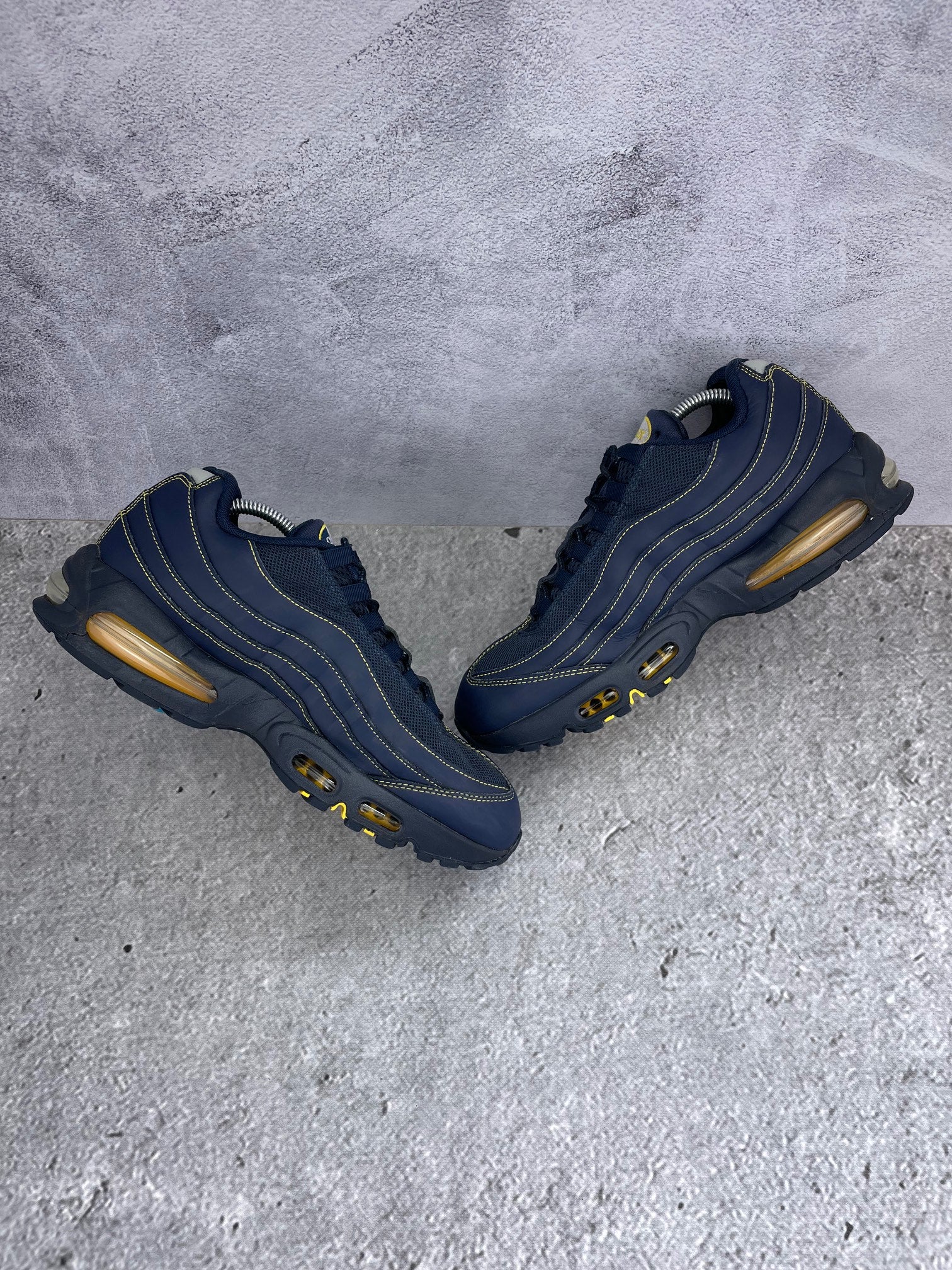 Nike Air Max 95 Michigan - buty sportowe, zewnętrzny panel prawego buta