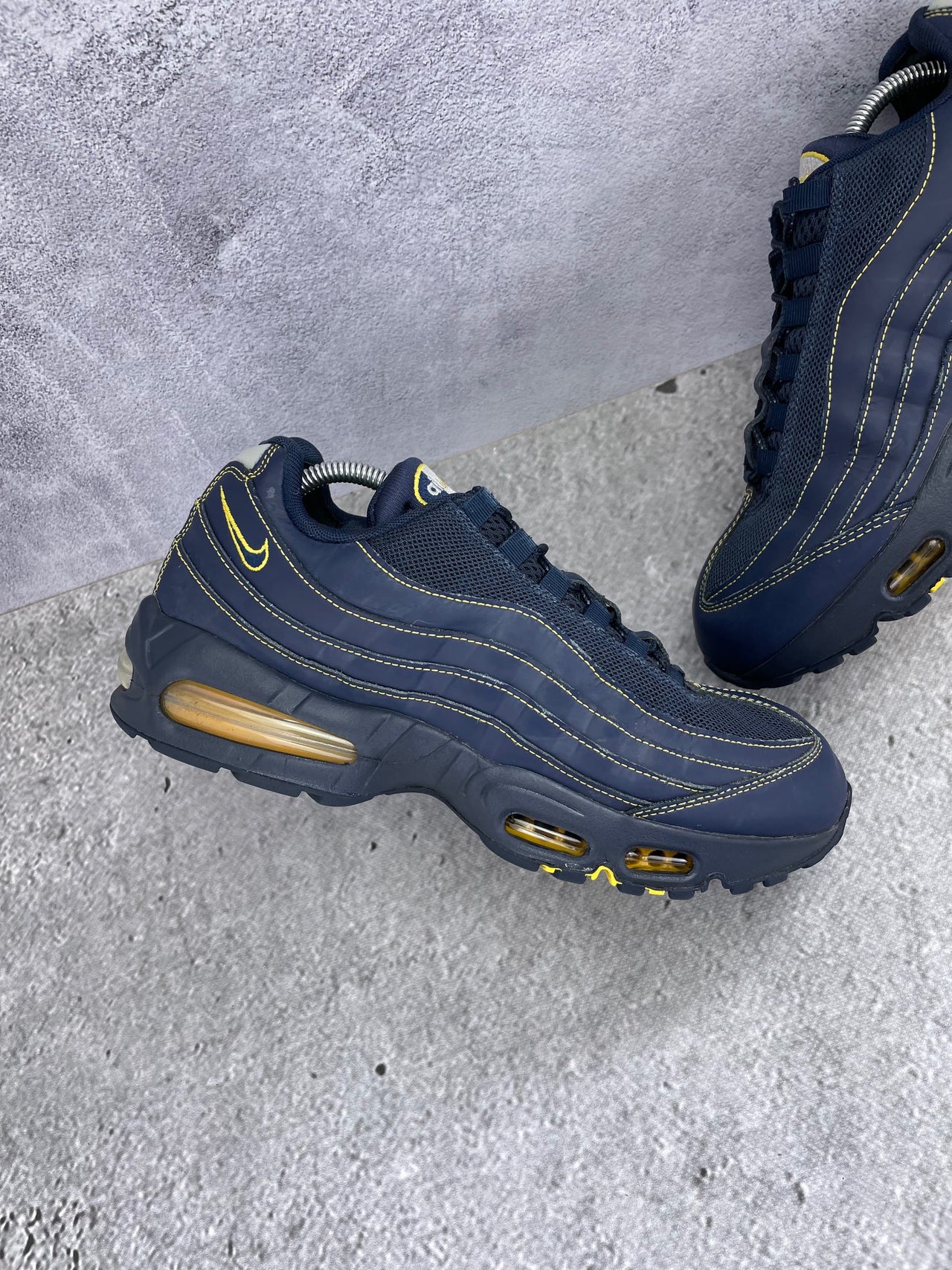 Nike Air Max 95 Michigan - buty sportowe, zewnętrzny panel lewego buta