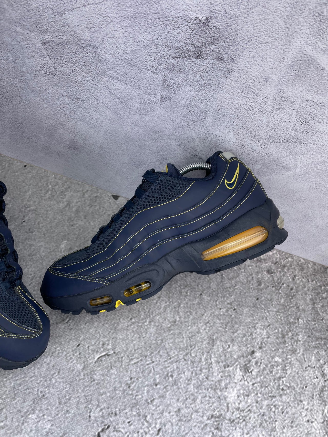 Nike Air Max 95 Michigan - buty sportowe, widok z góry na wewnętrzną stronę butów