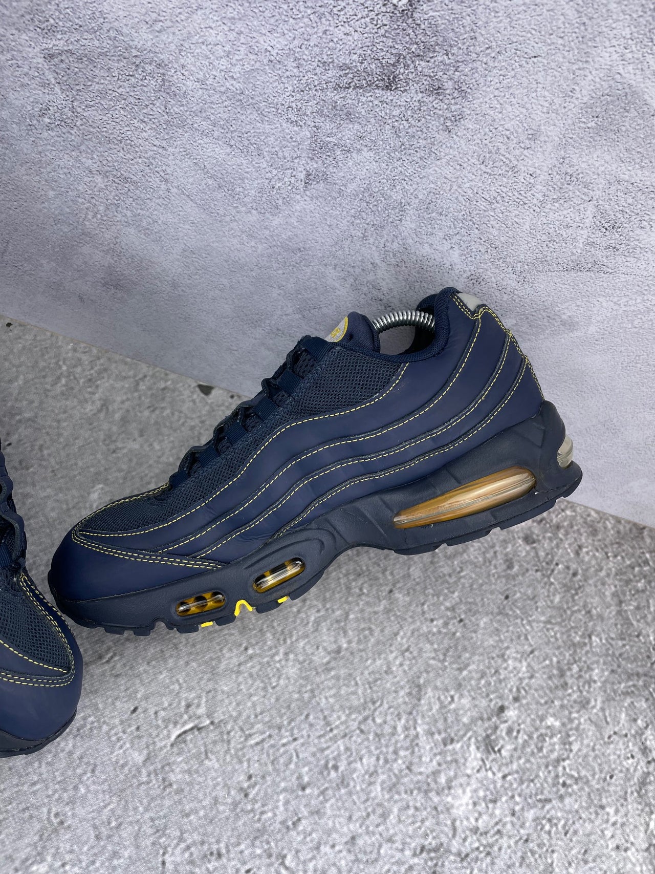 Nike Air Max 95 Michigan - buty sportowe, wewnętrzny panel prawego buta