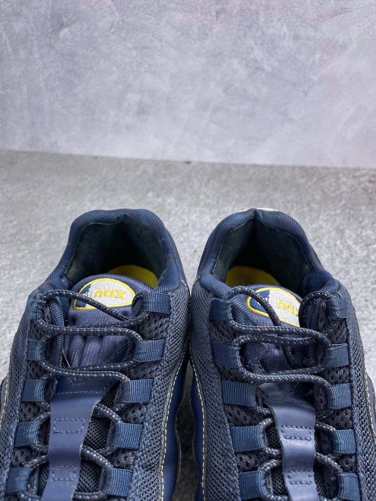 Nike Air Max 95 Michigan - buty sportowe, zapiętki butów