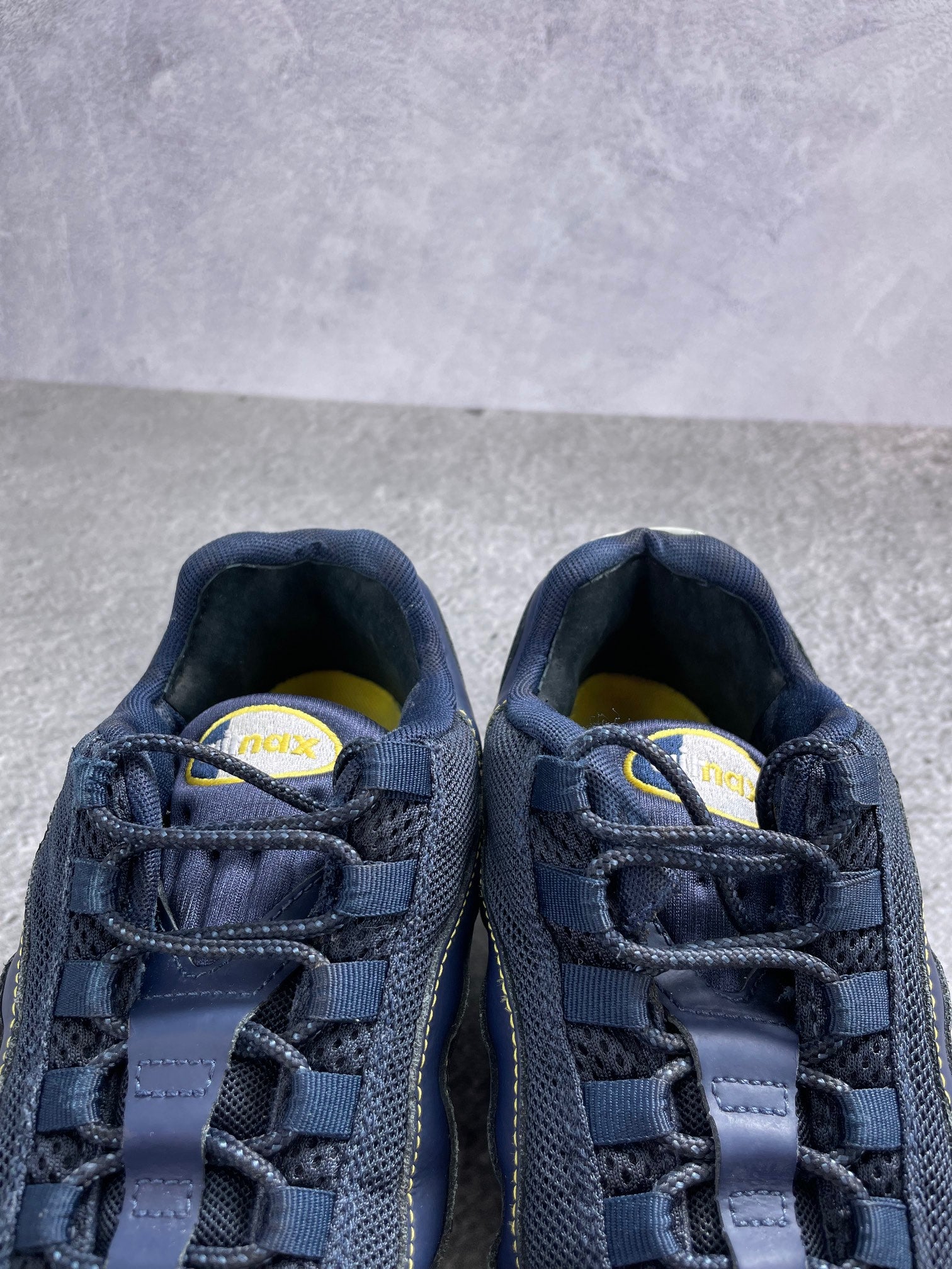 Nike Air Max 95 Michigan - buty sportowe, zapiętki butów