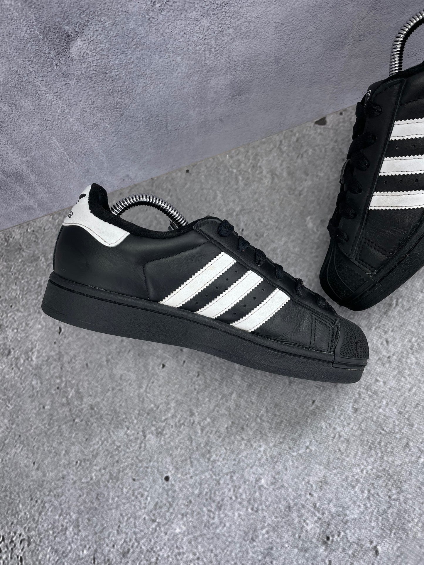 Adidas Superstar II Black White - buty sportowe, wewnętrzny panel lewego buta