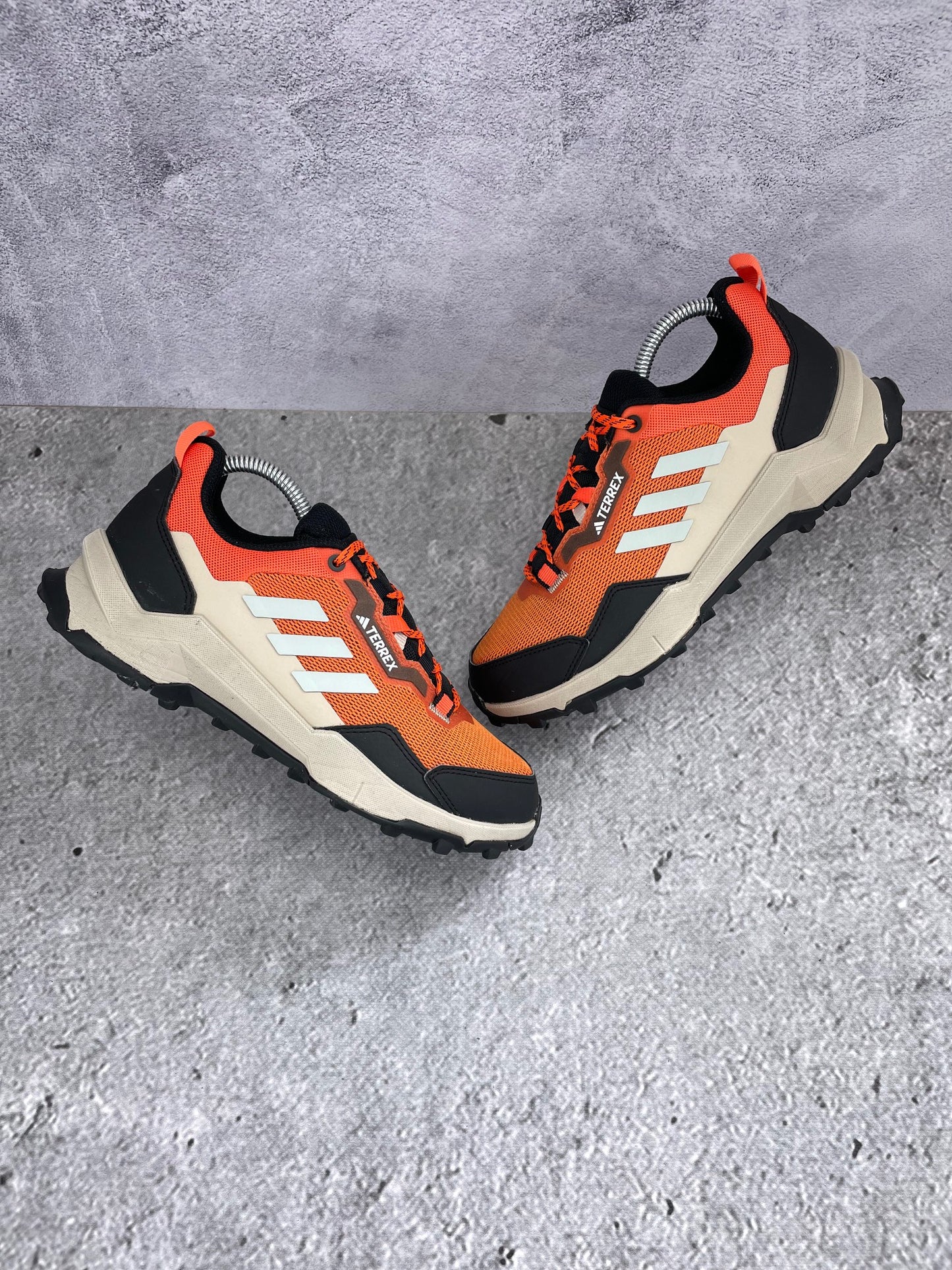 Adidas Terrex IF4871 - buty sportowe, widok z góry na zewnętrzną stronę butów