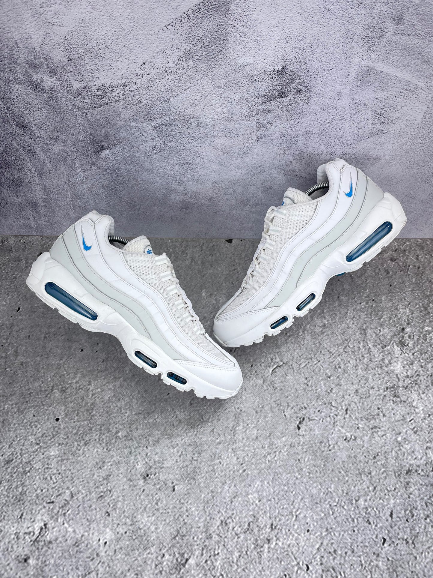 Nike Air Max 95 “Photon Dust / Photo Blue” Photon Dust / Photo Blue - buty sportowe, widok z góry na zewnętrzną stronę butów