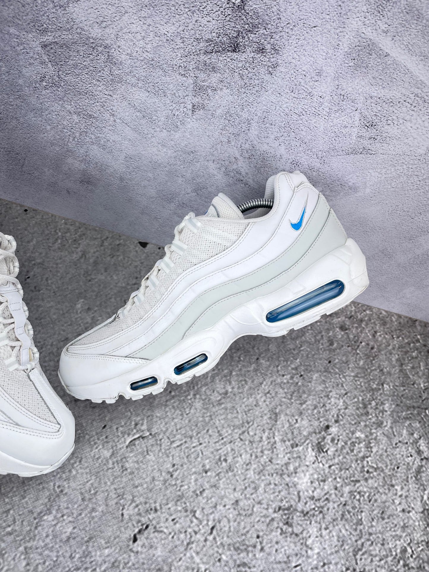 Nike Air Max 95 “Photon Dust / Photo Blue” Photon Dust / Photo Blue - buty sportowe, widok z góry na wewnętrzną stronę butów