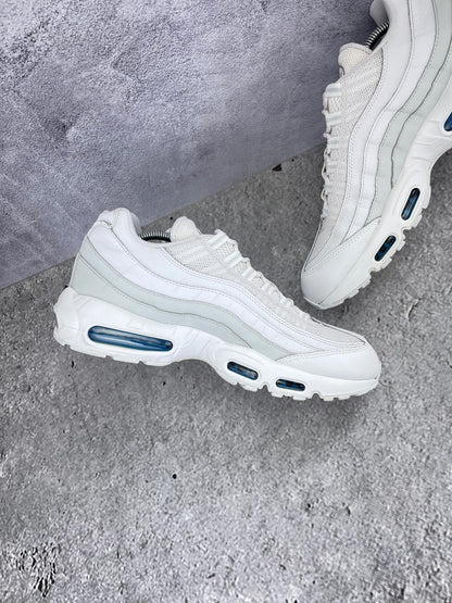 Nike Air Max 95 “Photon Dust / Photo Blue” Photon Dust / Photo Blue - buty sportowe, wewnętrzny panel lewego buta