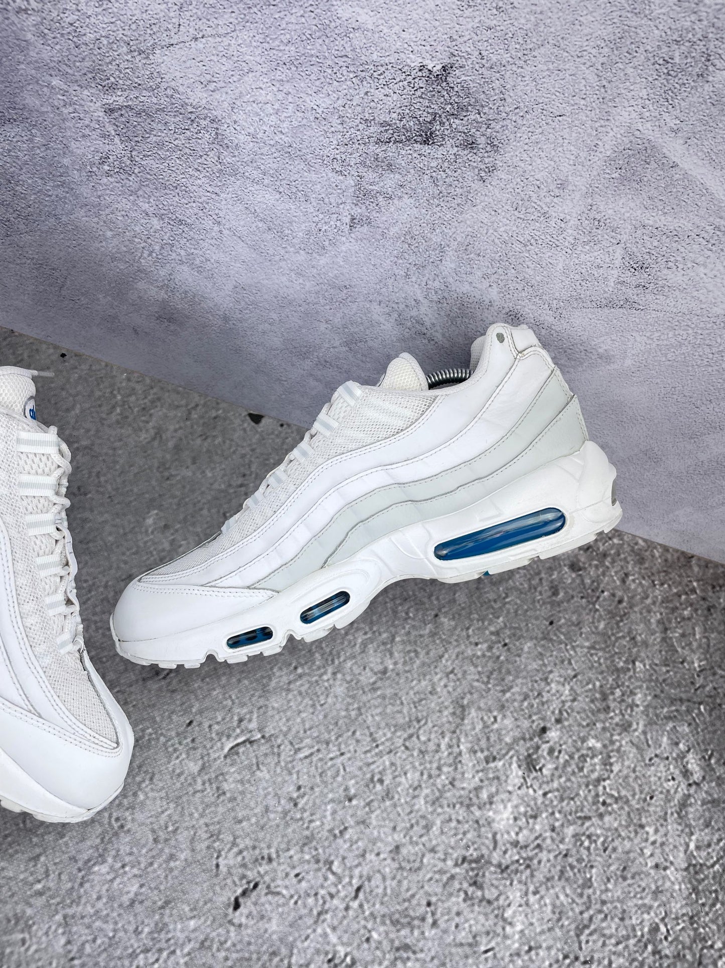 Nike Air Max 95 “Photon Dust / Photo Blue” Photon Dust / Photo Blue - buty sportowe, wewnętrzny panel prawego buta