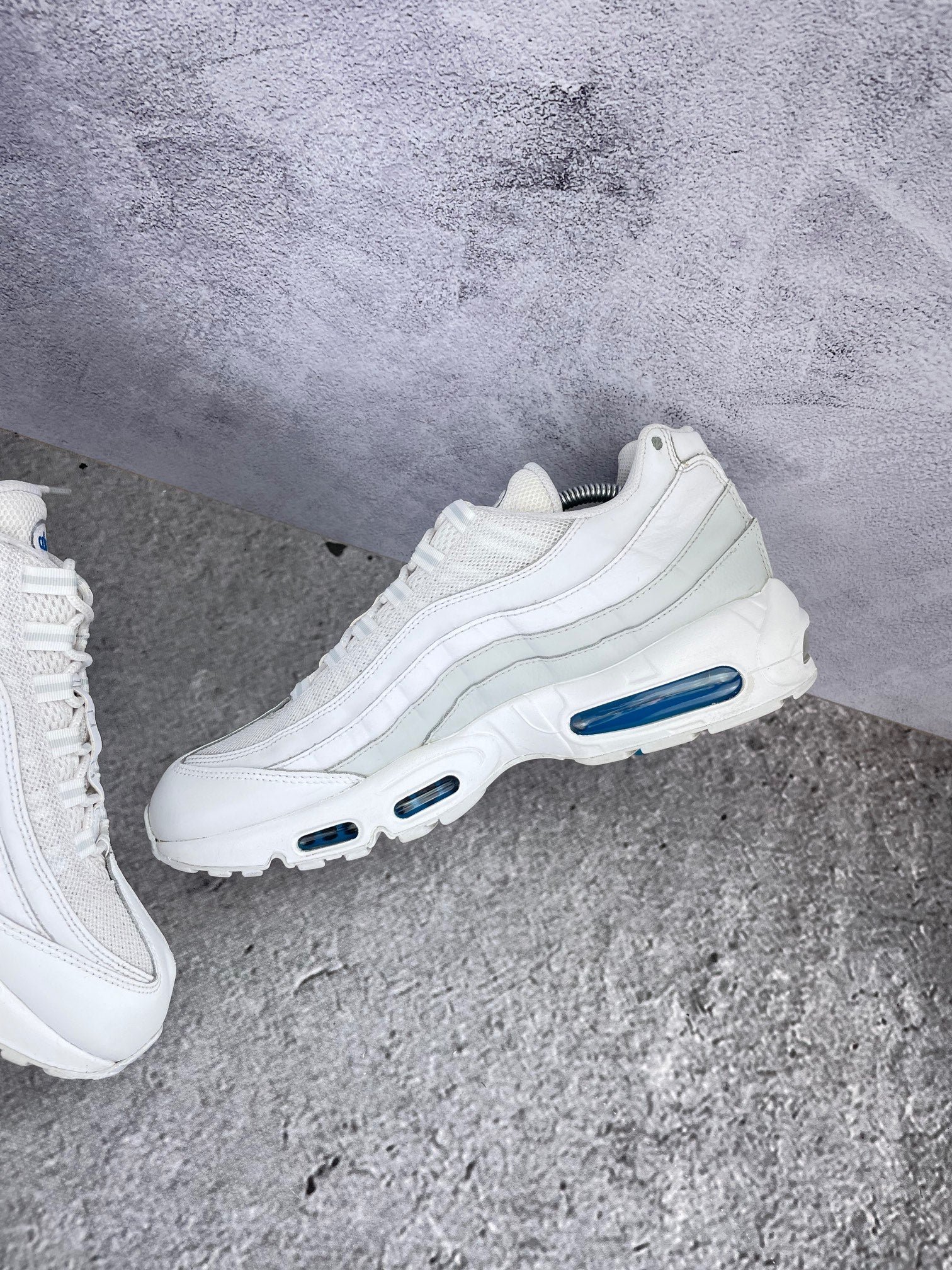 Nike Air Max 95 “Photon Dust / Photo Blue” Photon Dust / Photo Blue - buty sportowe, wewnętrzny panel prawego buta