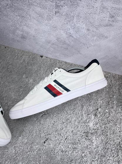 Tommy Hilfiger White Essential FM0FM03389 - buty sportowe, widok z góry na wewnętrzną stronę butów