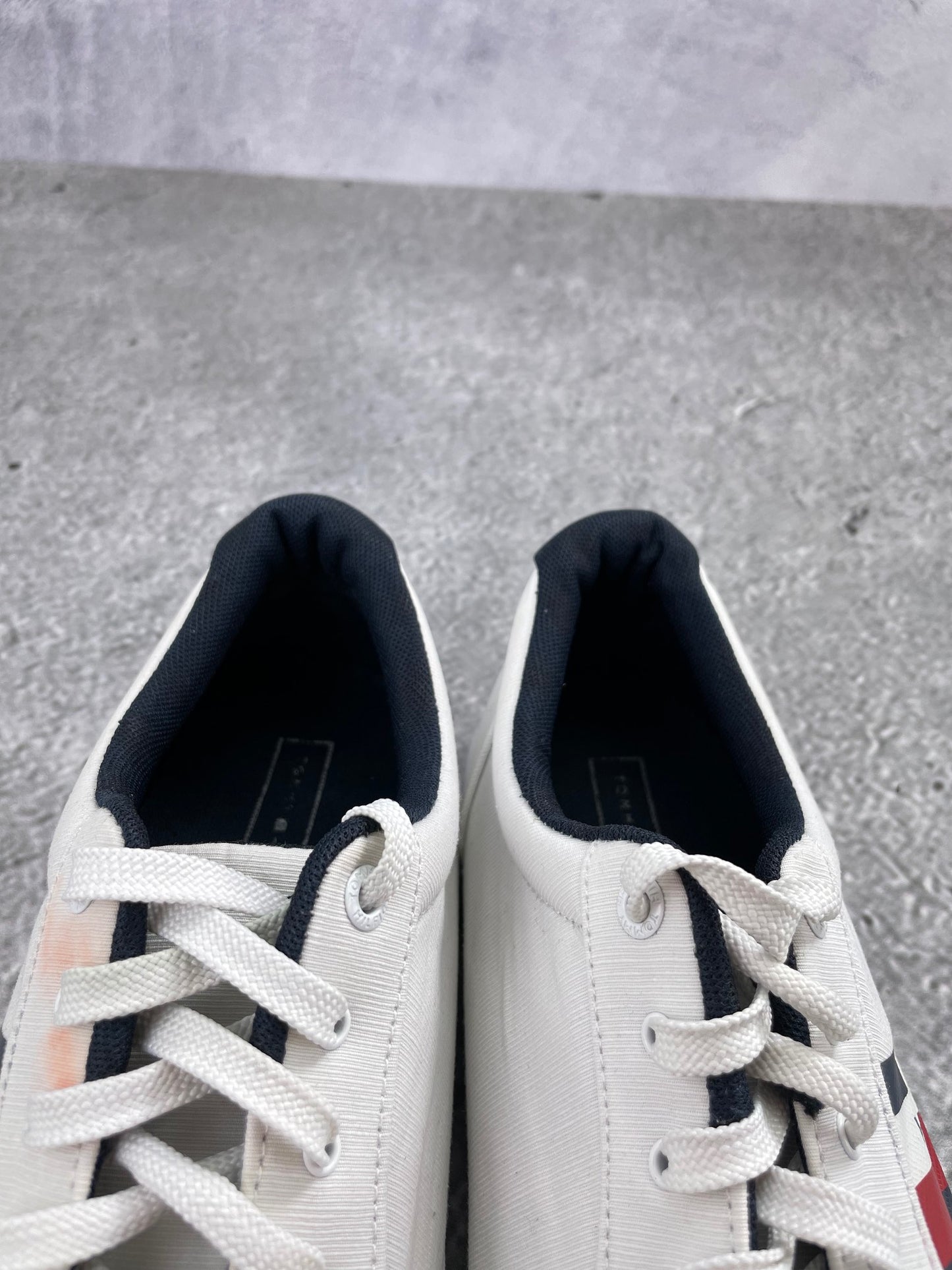 Tommy Hilfiger White Essential FM0FM03389 - buty sportowe, zapiętki butów