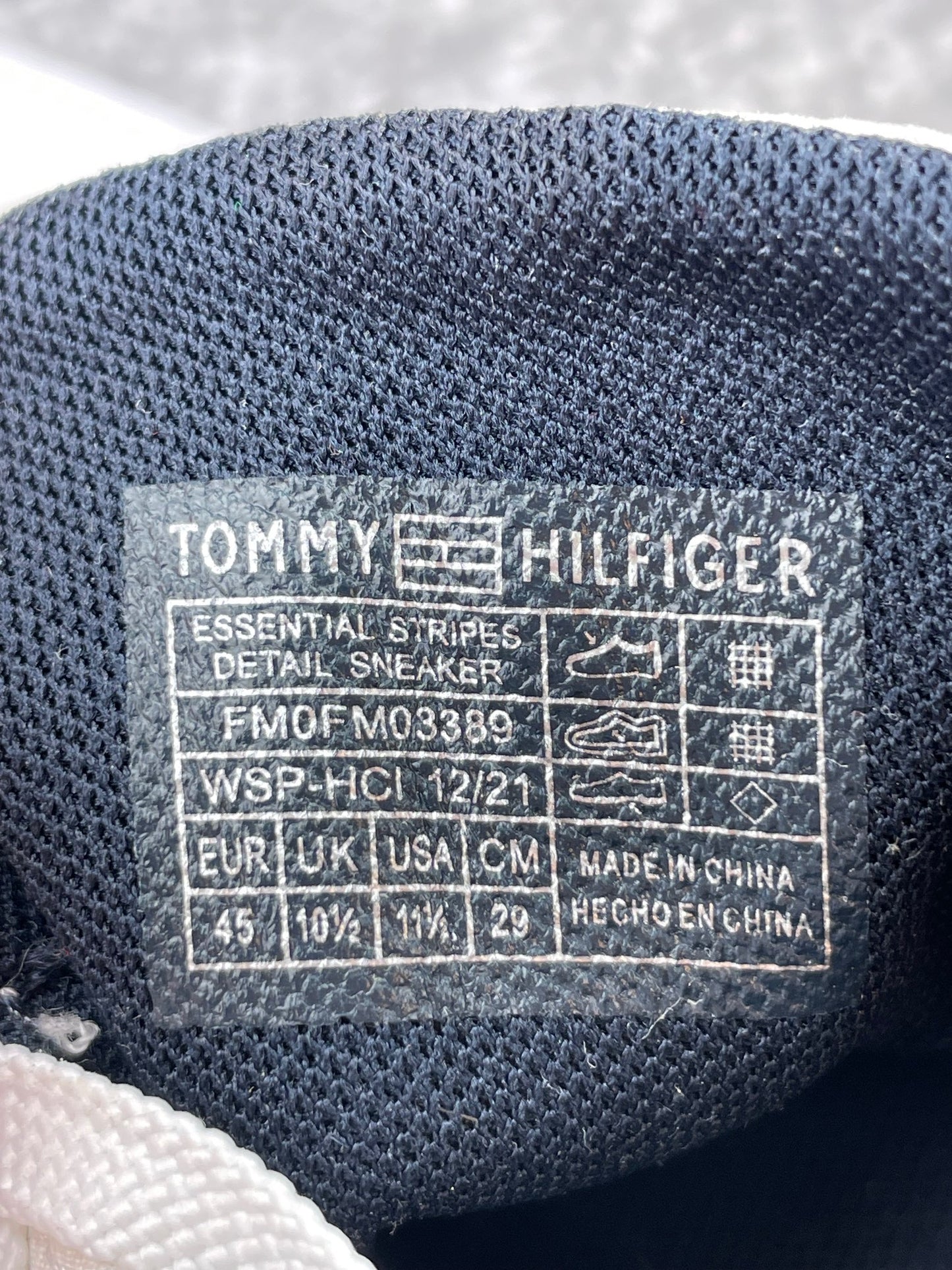 Tommy Hilfiger White Essential FM0FM03389 - buty sportowe, metka